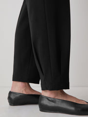 RW&CO Black Mid-Rise Tapered-Leg Flowy Jogger Pant