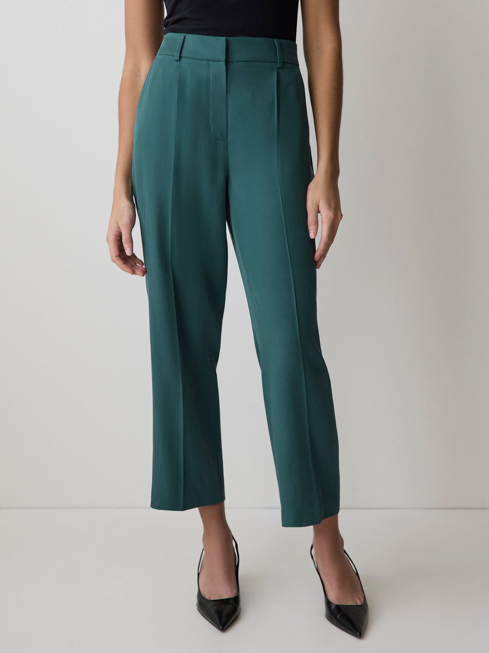 RW&CO Tapered-Leg High-Rise Pant