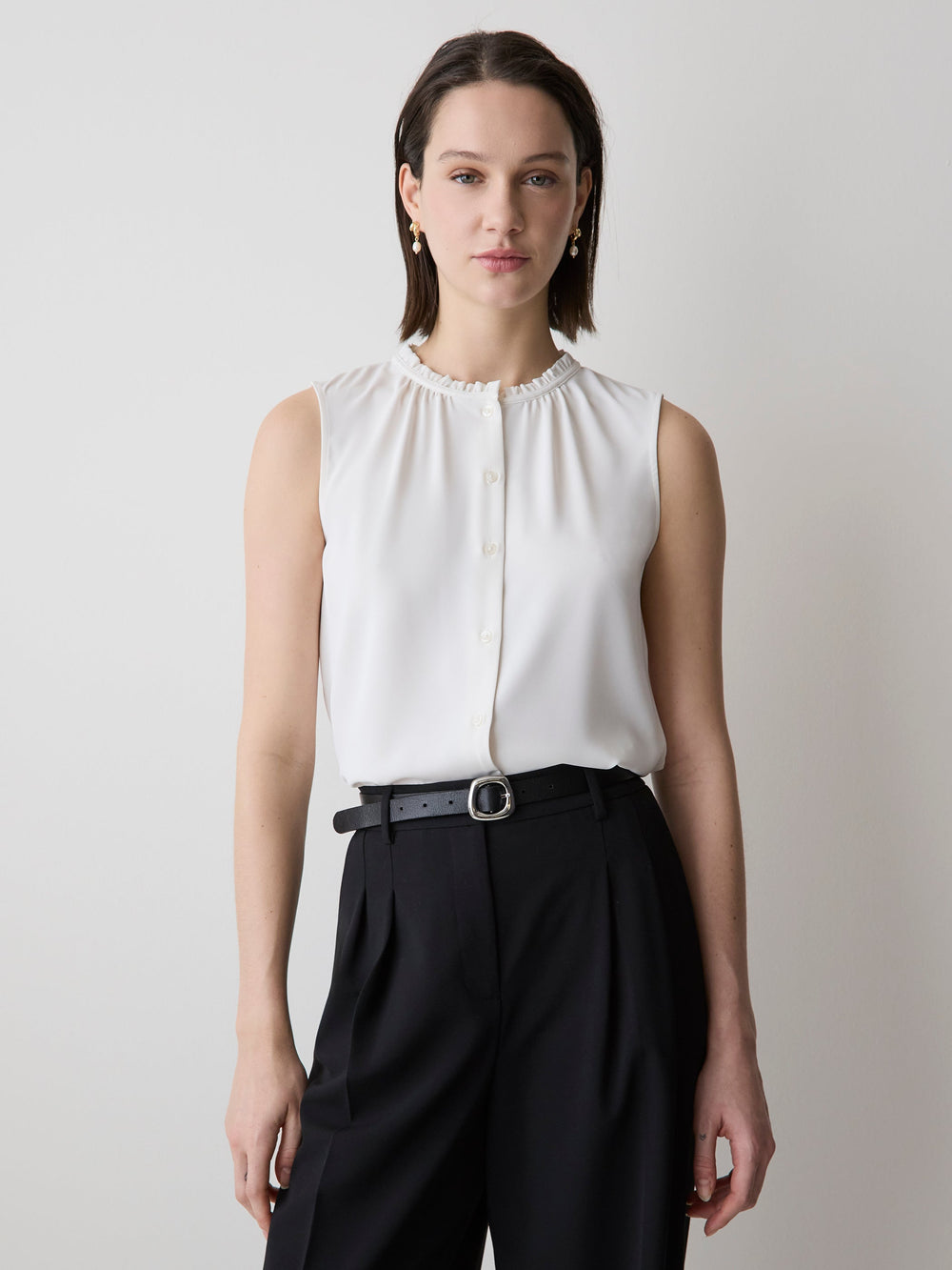 RW&CO Sleeveless Buttoned-Down Blouse