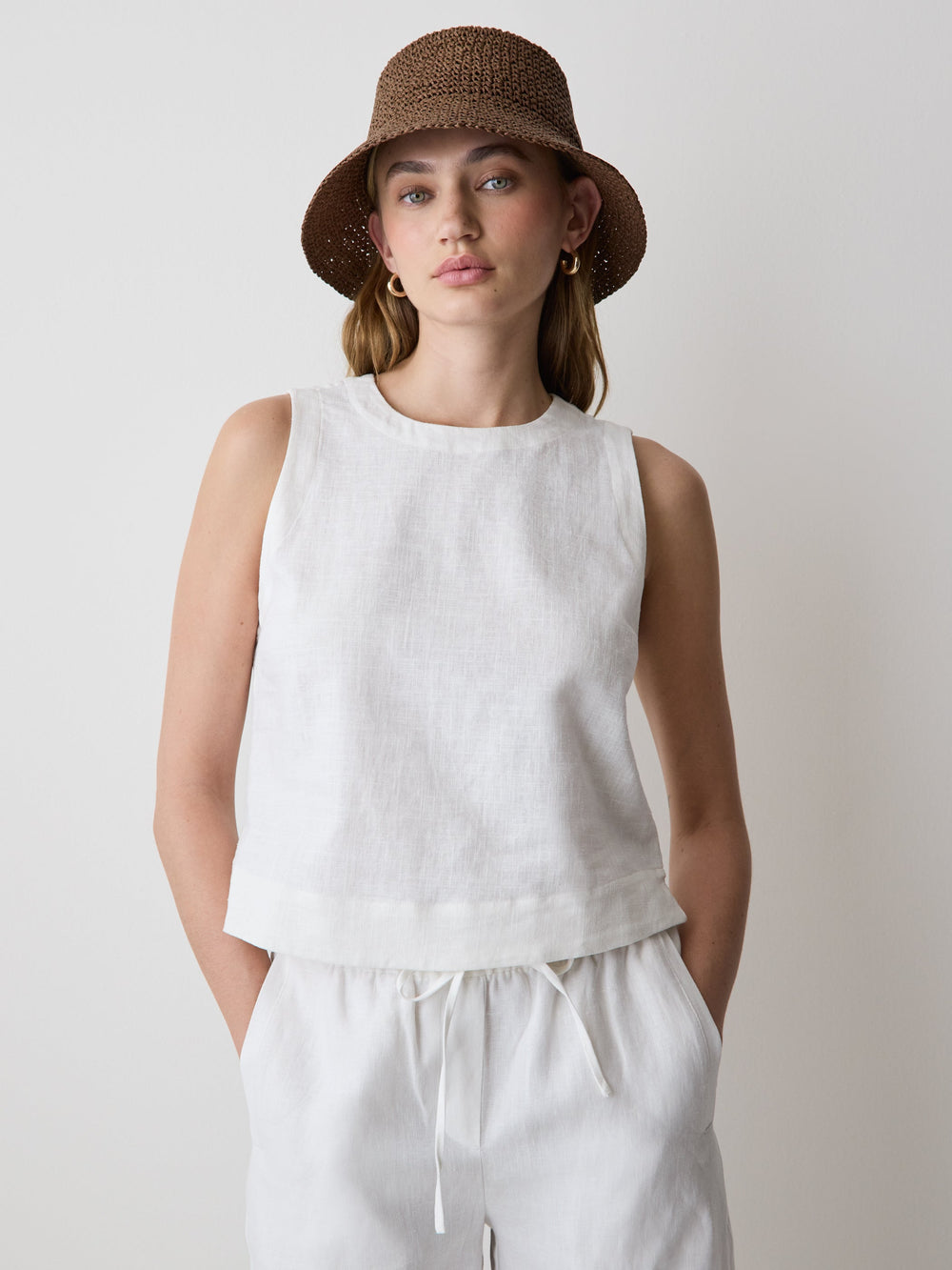 RW&CO Sleeveless Crew-Neck Linen-Blend Blouse