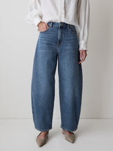 RW&CO High-Rise Barrel Jeans