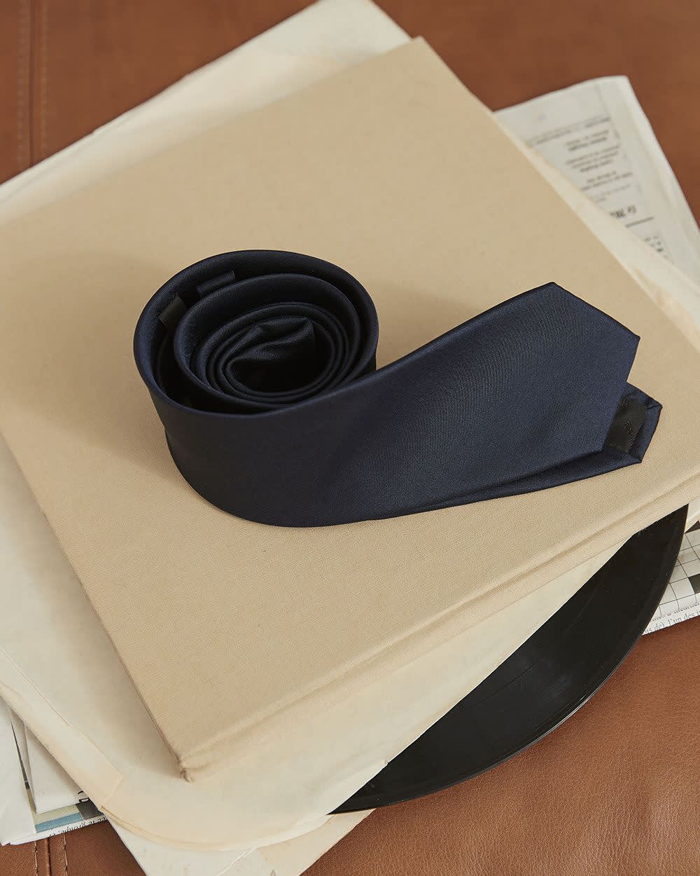 RW&CO Skinny Dark Solid Tie