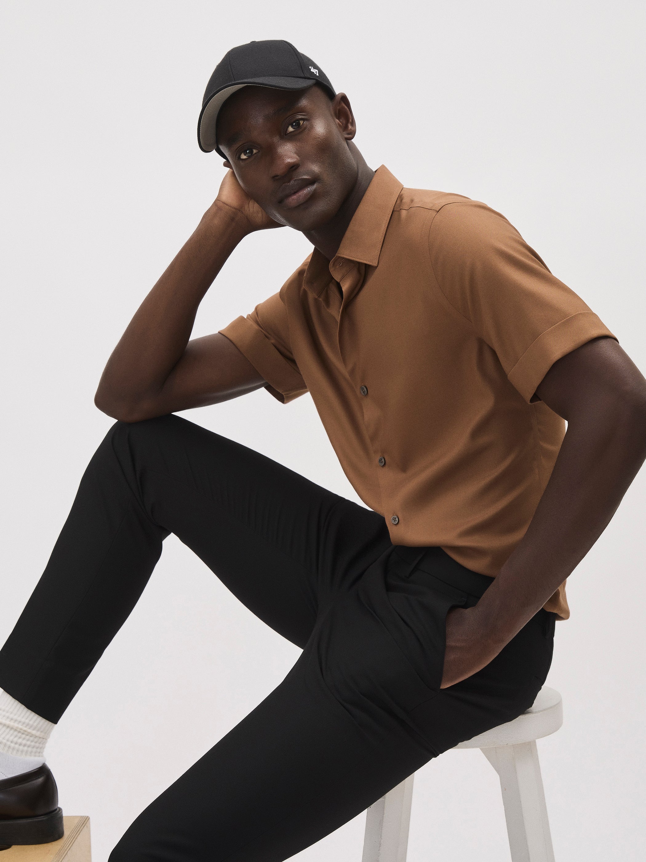 RW&CO Slim Fit Performance Short Sleeve Shirt