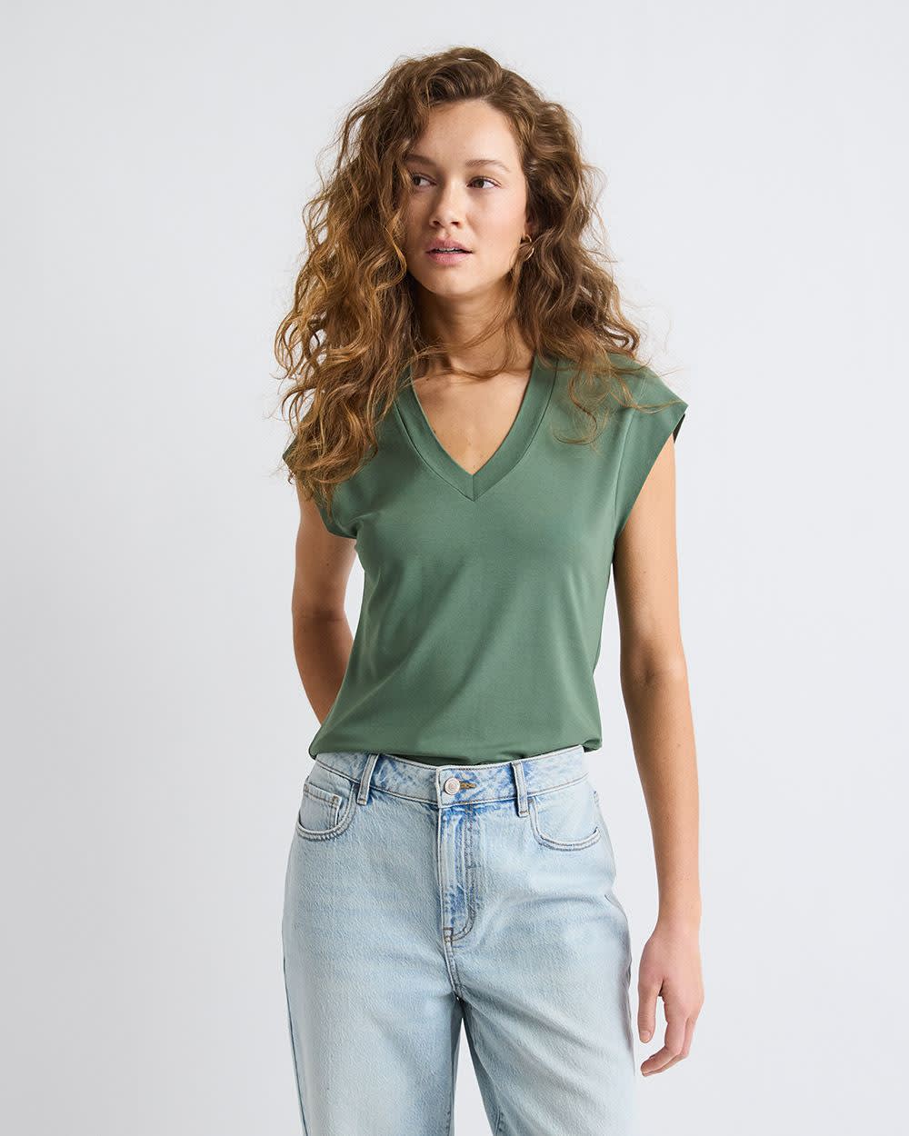 RW&CO Classic-Fit Short-Sleeve V-Neck T-Shirt