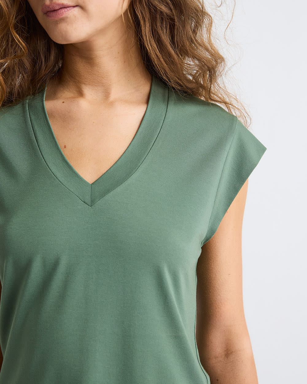 RW&CO Classic-Fit Short-Sleeve V-Neck T-Shirt