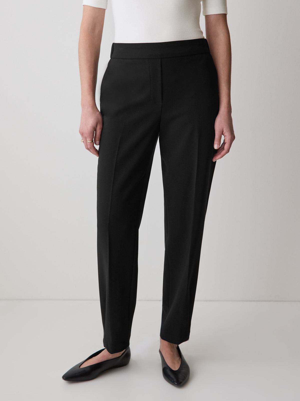 RW&CO Black Mid-Rise Tapered-Leg Flowy Jogger Pant