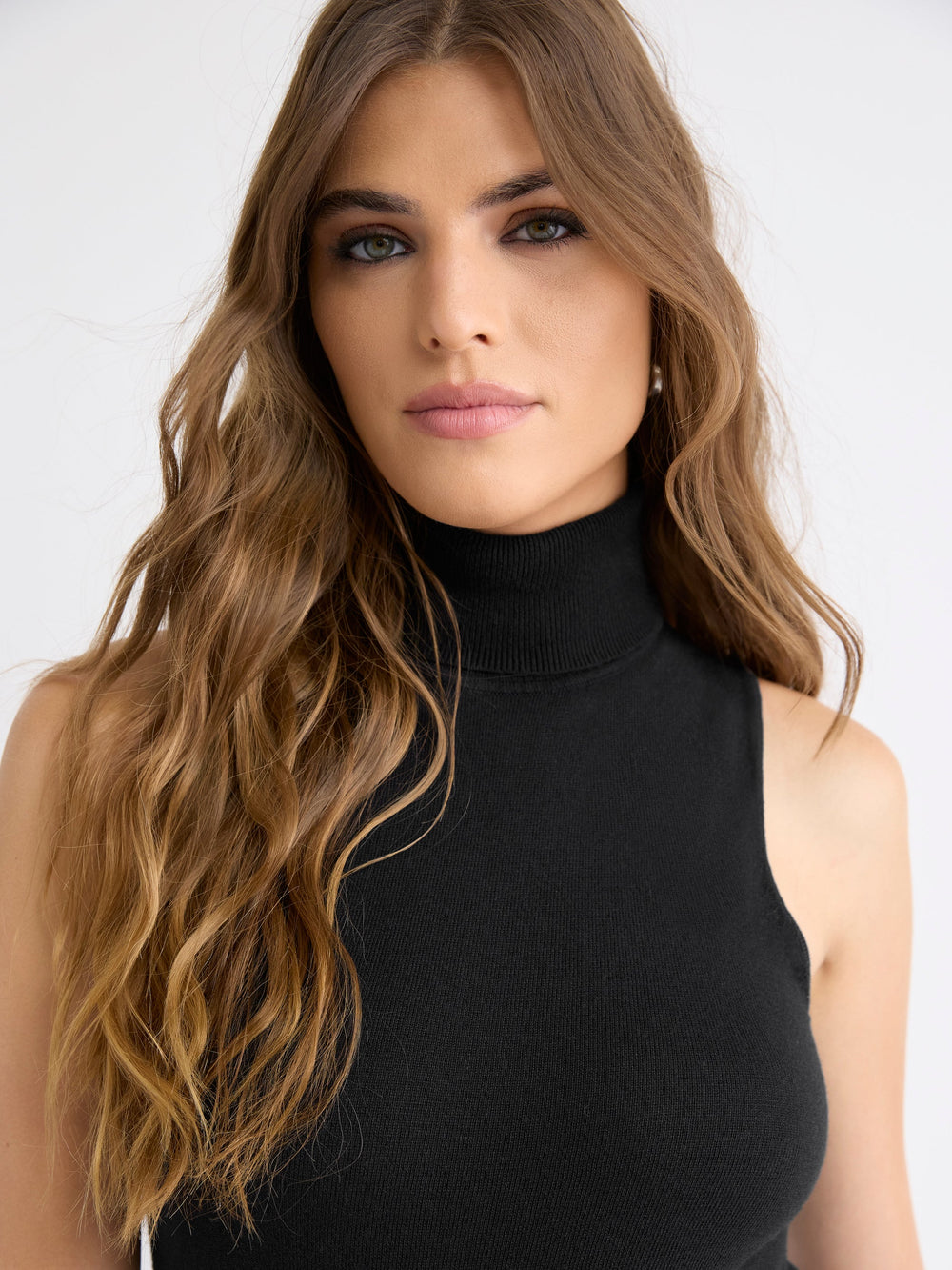 RW&CO Sleeveless Turtle-Neck Sweater
