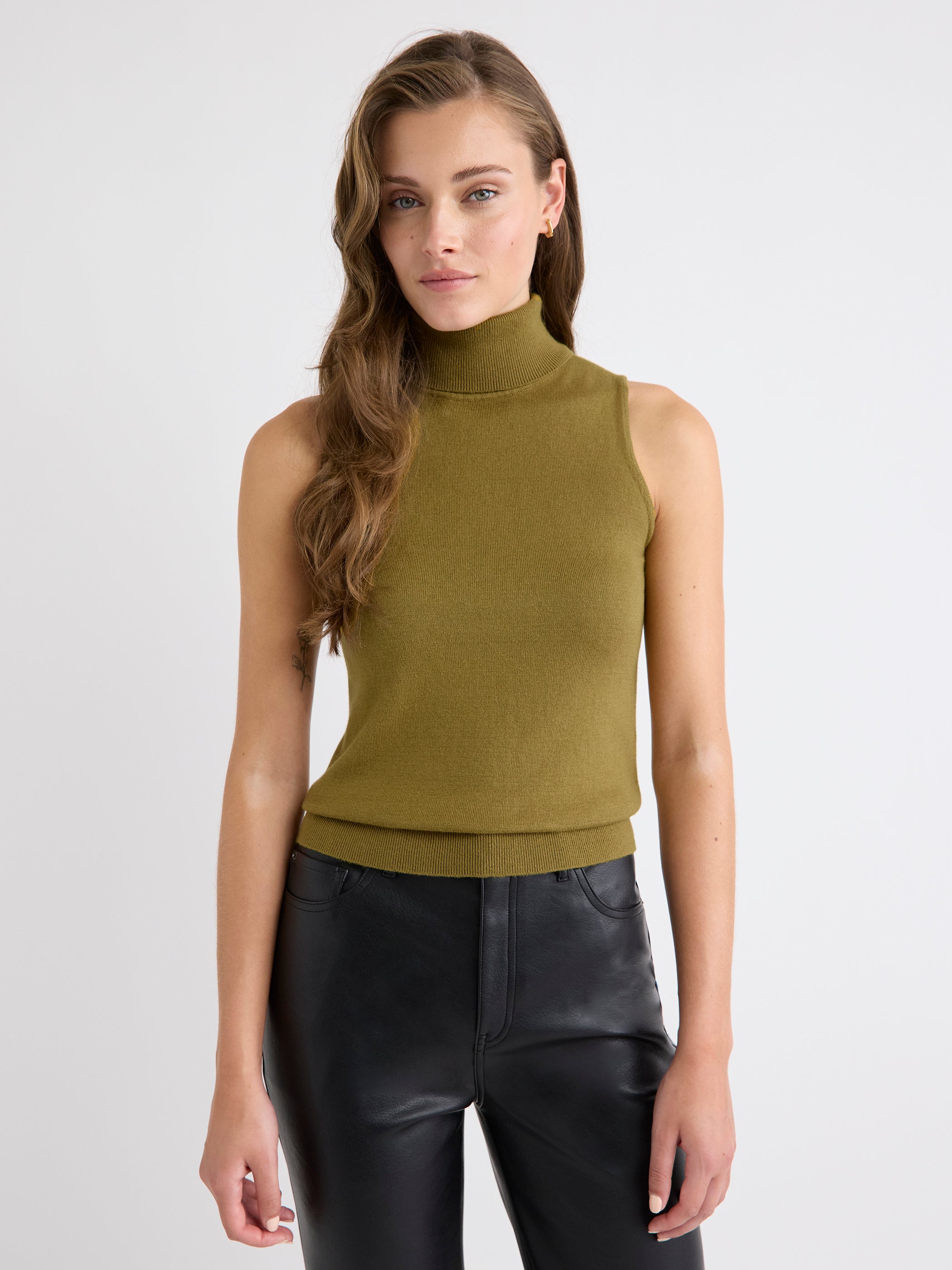 RW&CO Sleeveless Turtle-Neck Sweater
