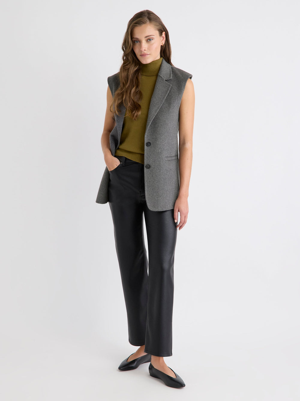 RW&CO Sleeveless Turtle-Neck Sweater