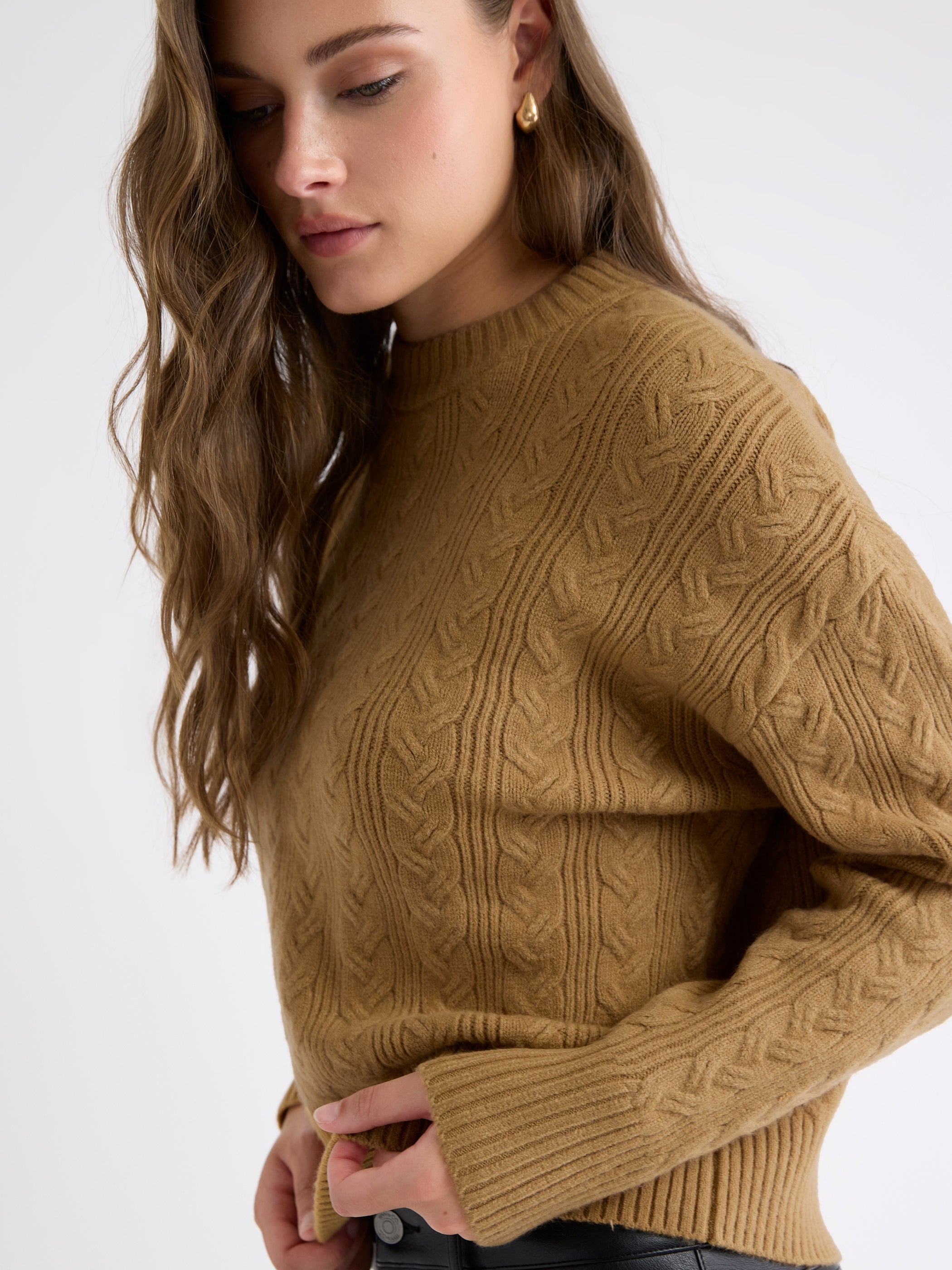 RW&CO Long-Sleeve Crew-Neck Sweater with Cable Stitches