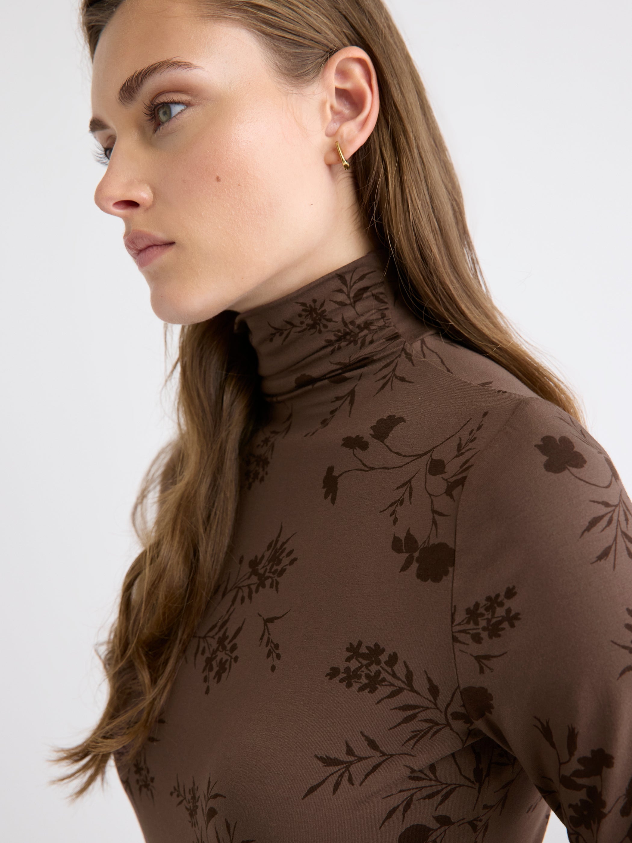 RW&CO Fitted Long-Sleeve Mock-Neck Tee