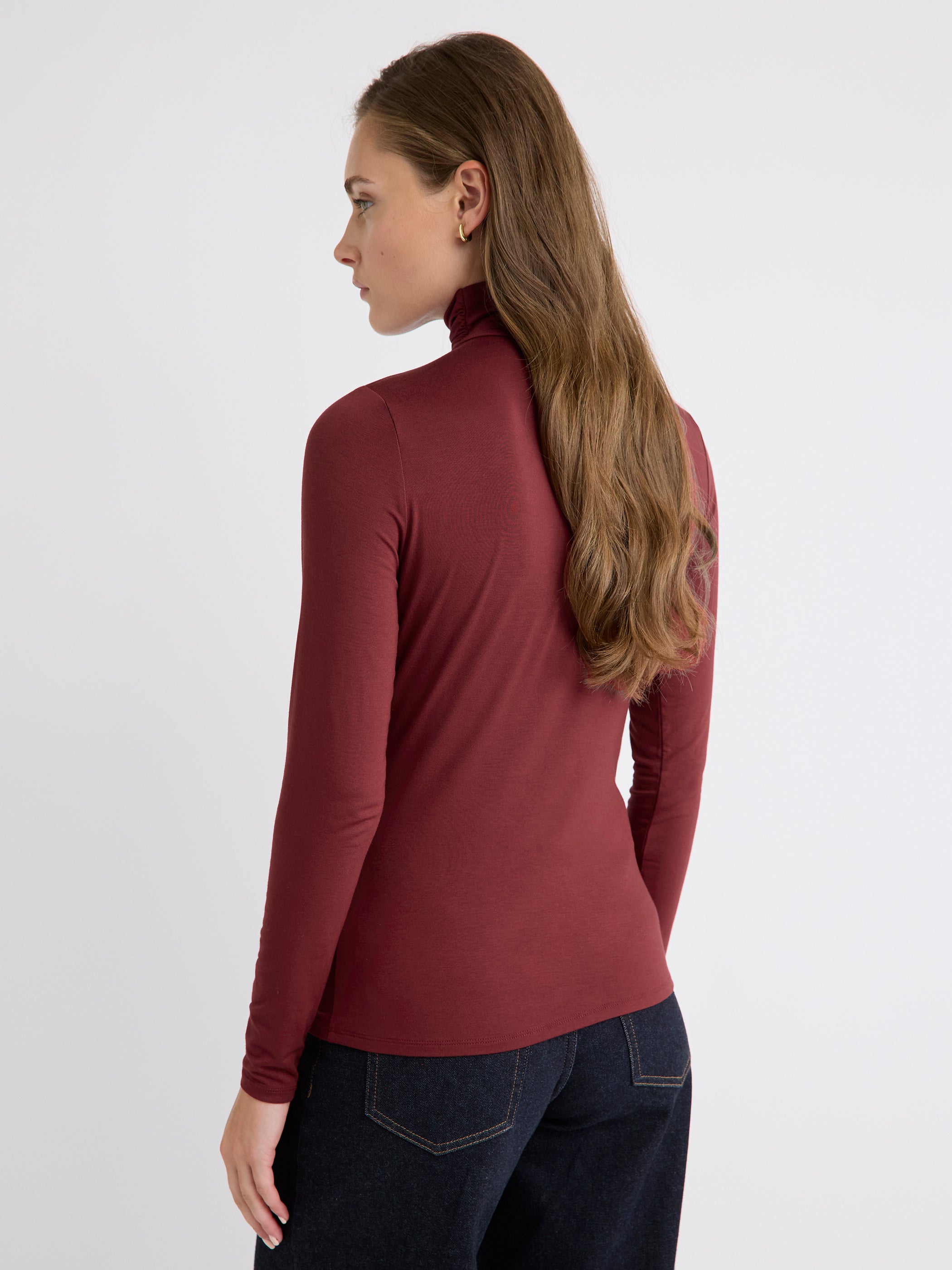 RW&CO Fitted Long-Sleeve Mock-Neck Tee
