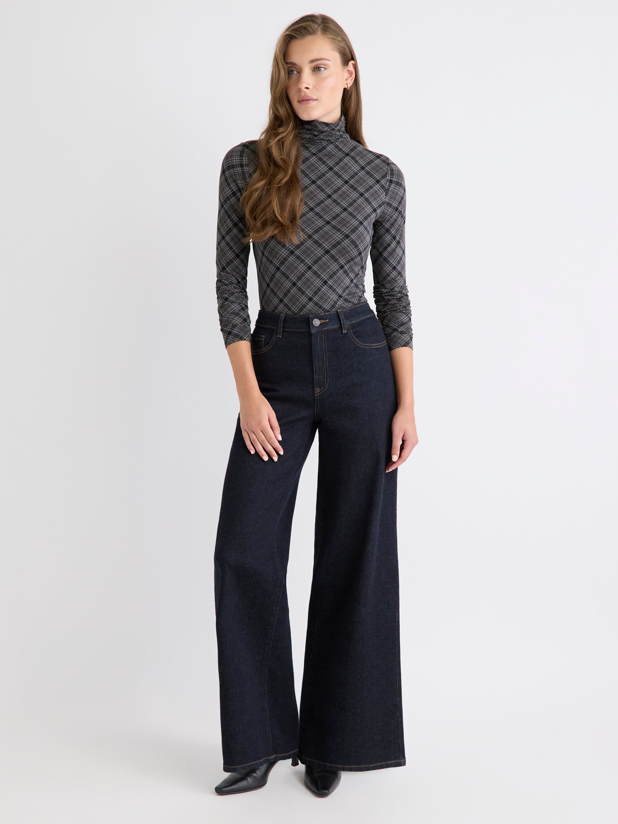 RW&CO Fitted Long-Sleeve Mock-Neck Tee