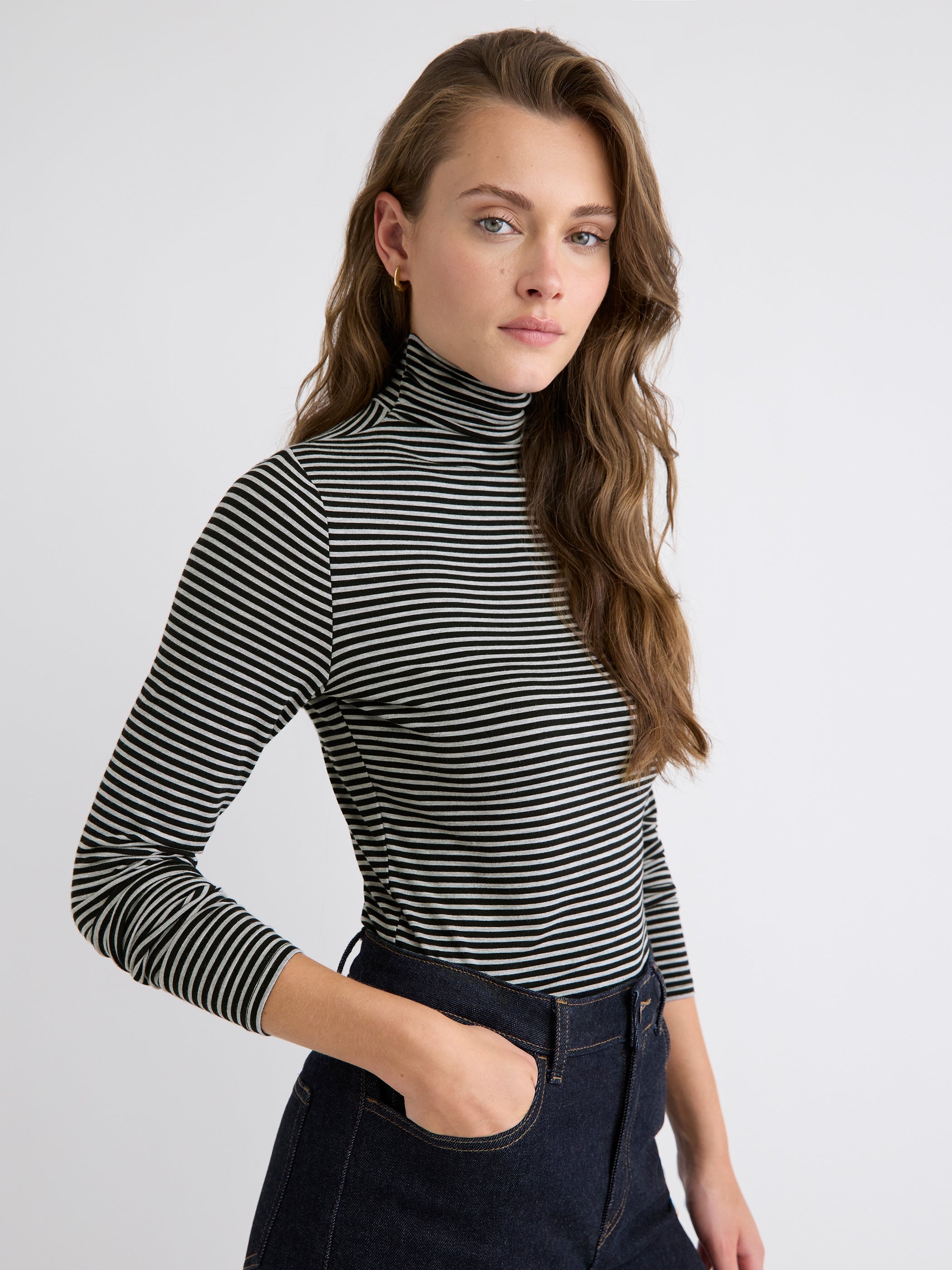 RW&CO Fitted Long-Sleeve Mock-Neck Tee
