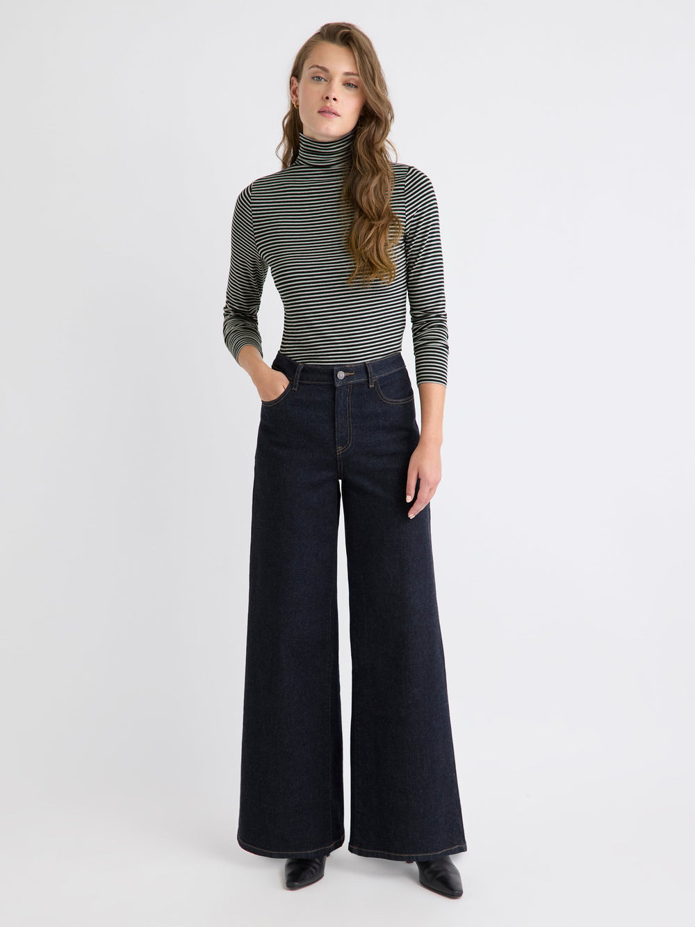 RW&CO Fitted Long-Sleeve Mock-Neck Tee