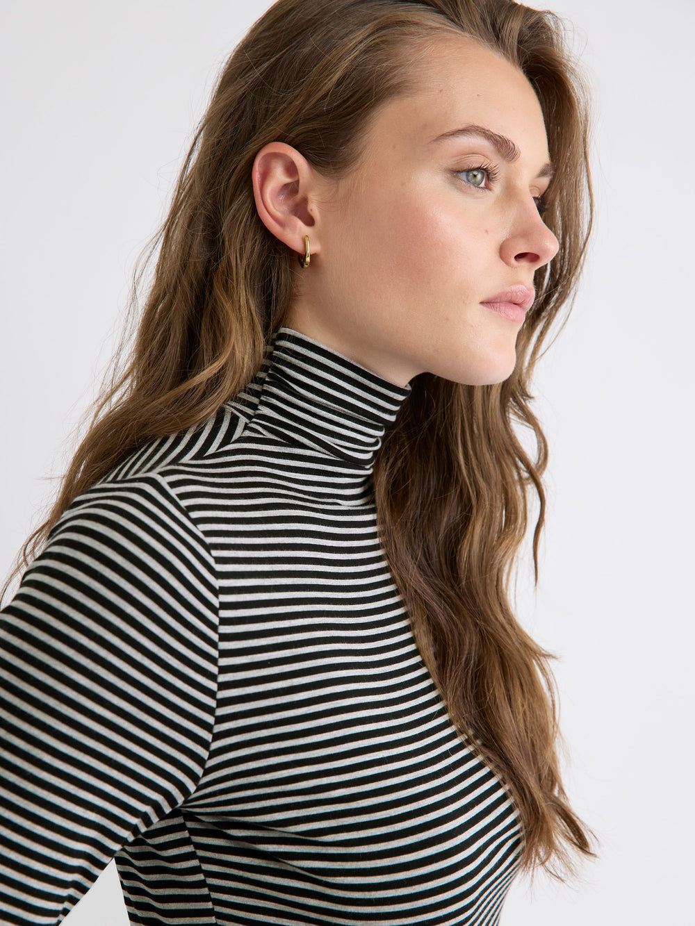 RW&CO Fitted Long-Sleeve Mock-Neck Tee