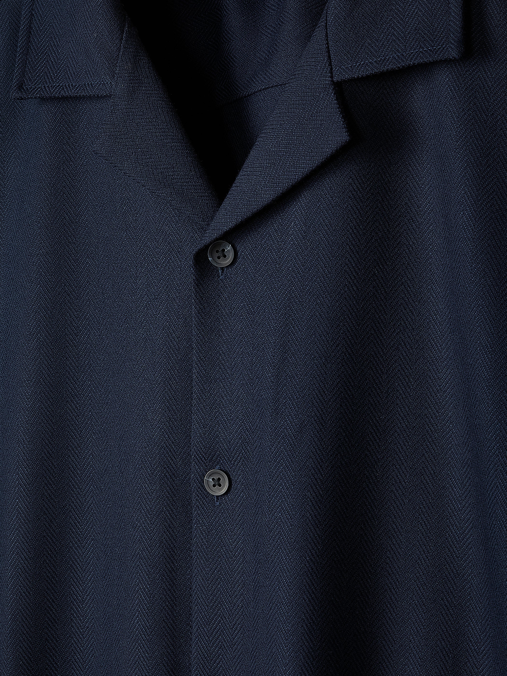 RW&CO Short-Sleeve Herringbone Shirt with Camp Collar