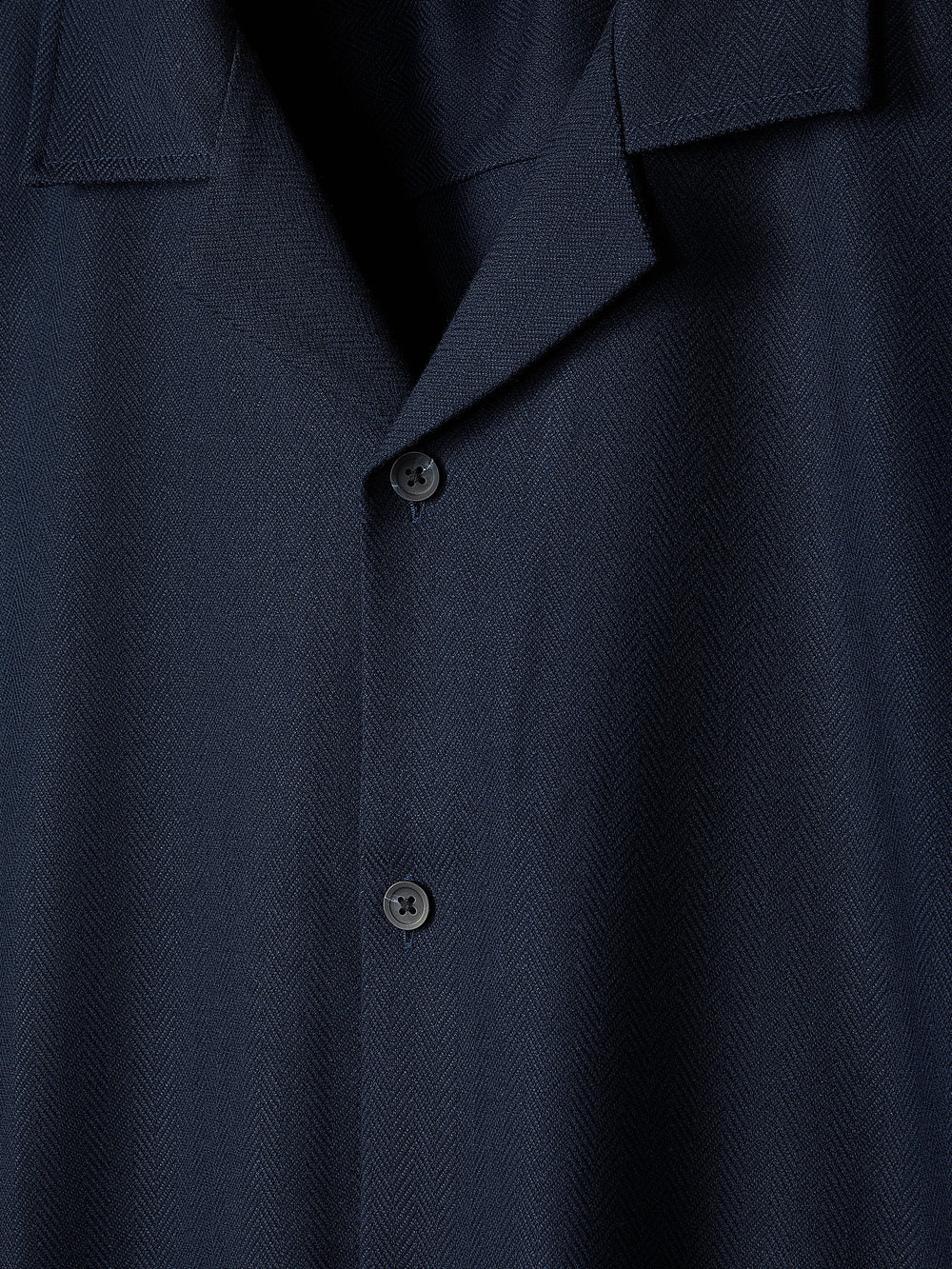 RW&CO Short-Sleeve Herringbone Shirt with Camp Collar