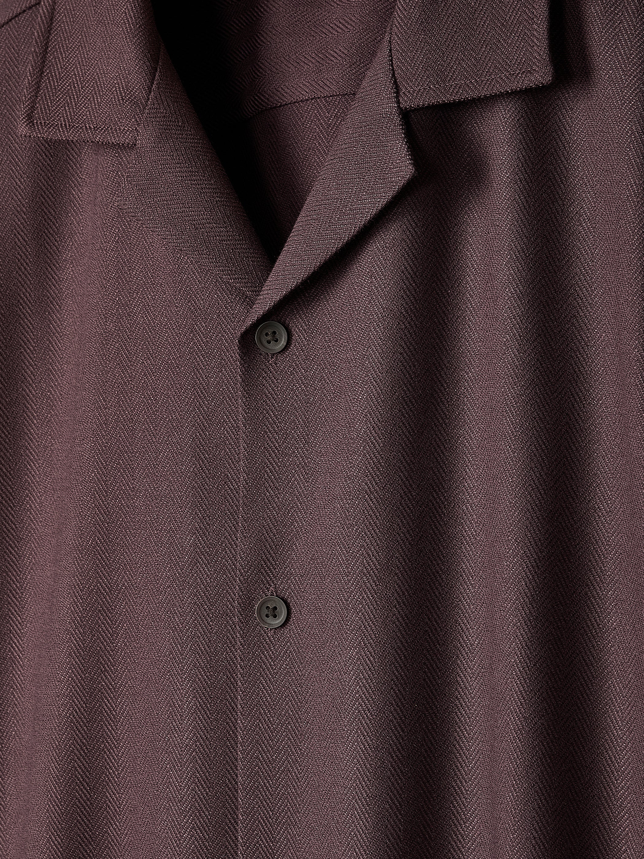 RW&CO Short-Sleeve Herringbone Shirt with Camp Collar