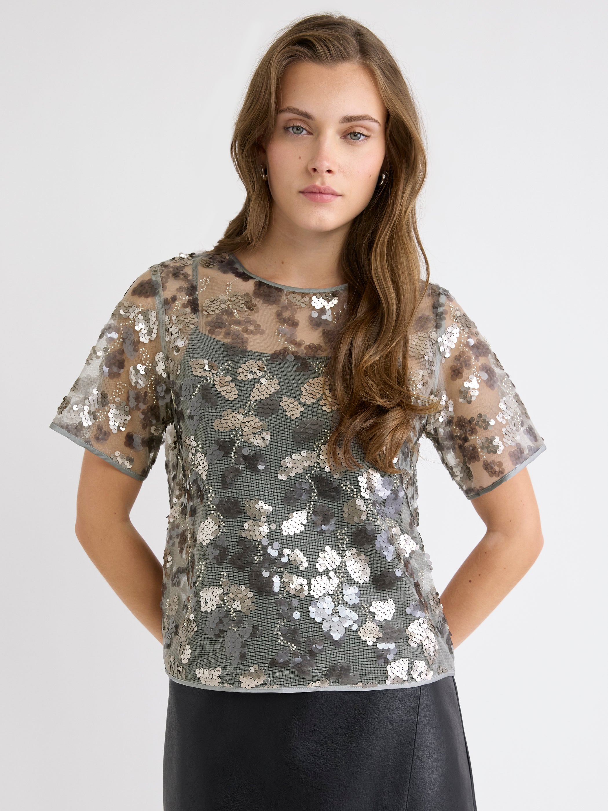 RW&CO Short-Sleeve Crew-Neck Sequins Popover Blouse