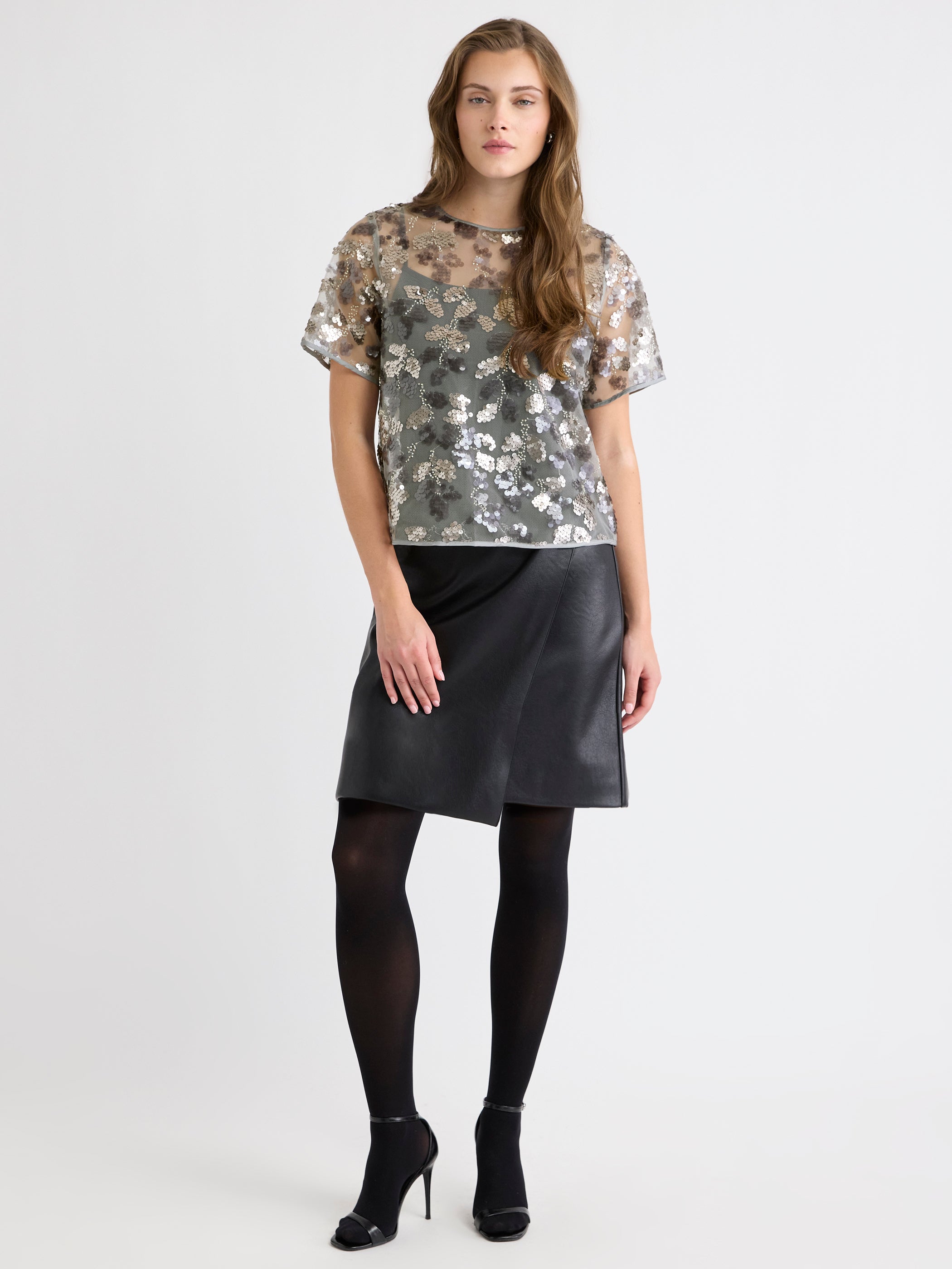 RW&CO Short-Sleeve Crew-Neck Sequins Popover Blouse