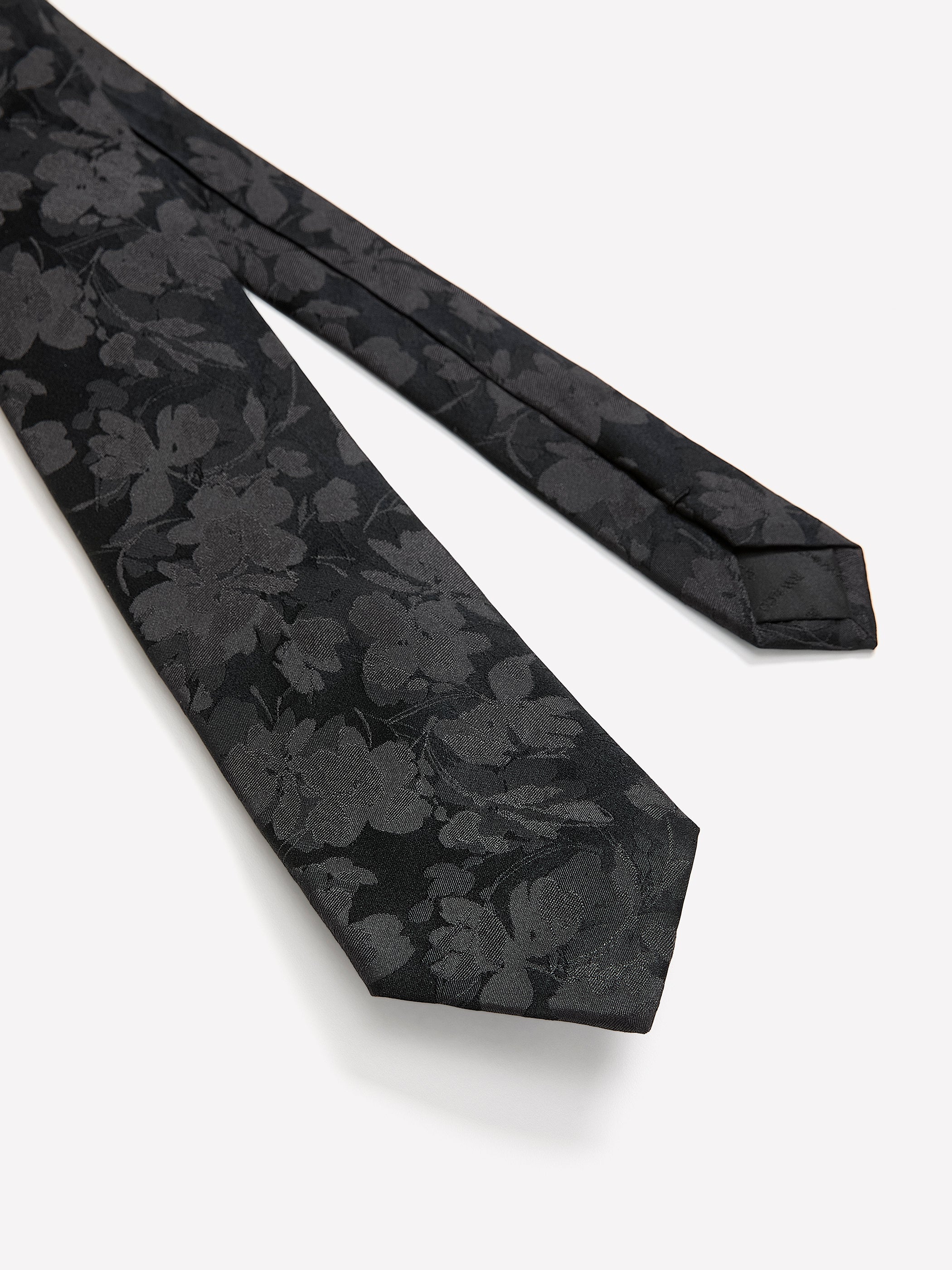 RW&CO Silk Floral Tie in Regular Black Tone