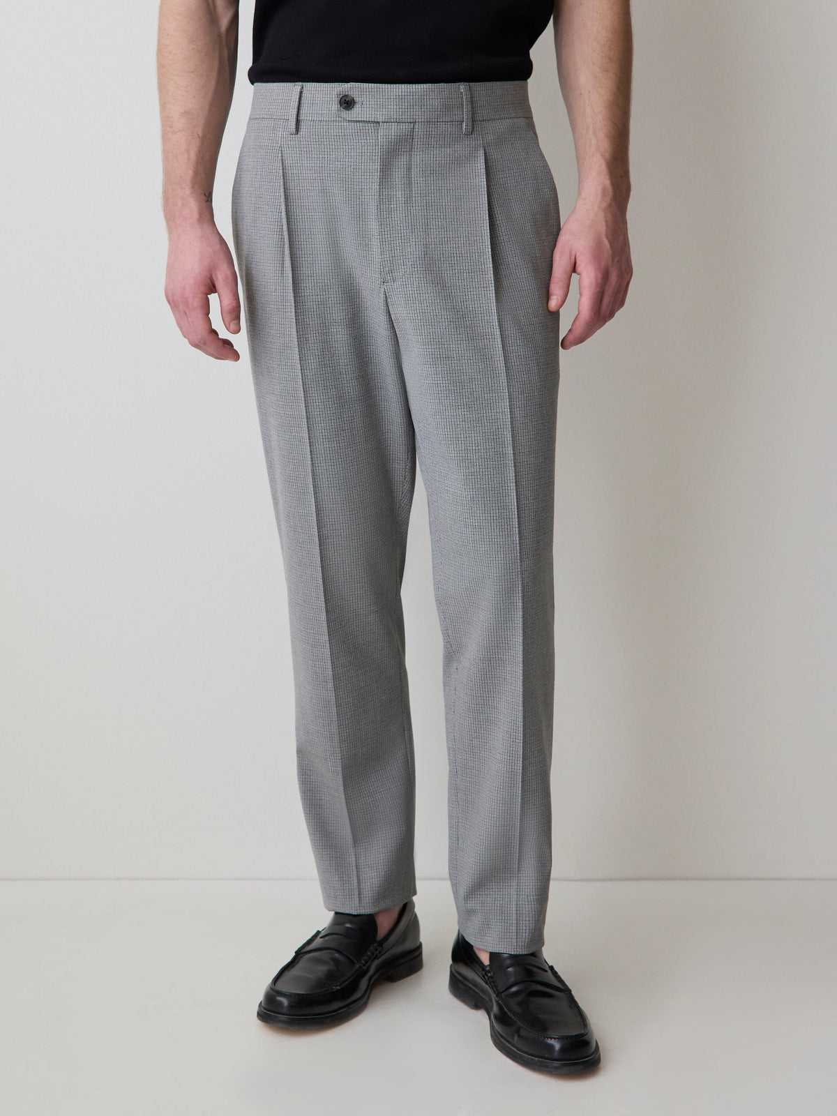RW&CO Tapered-Leg Pleated Dress Pant