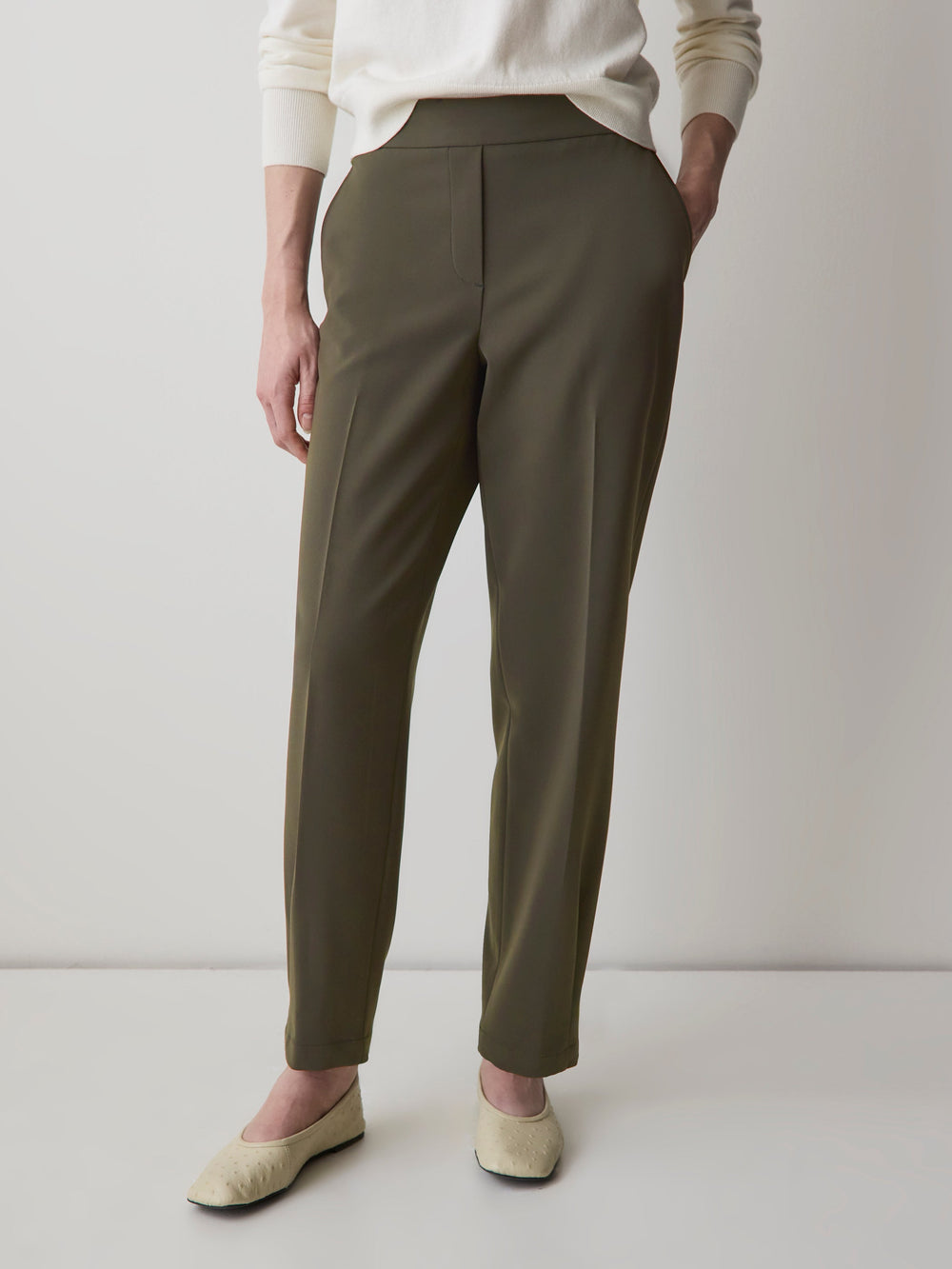 RW&CO Mid-Rise Tapered-Leg Flowy Jogger Pant