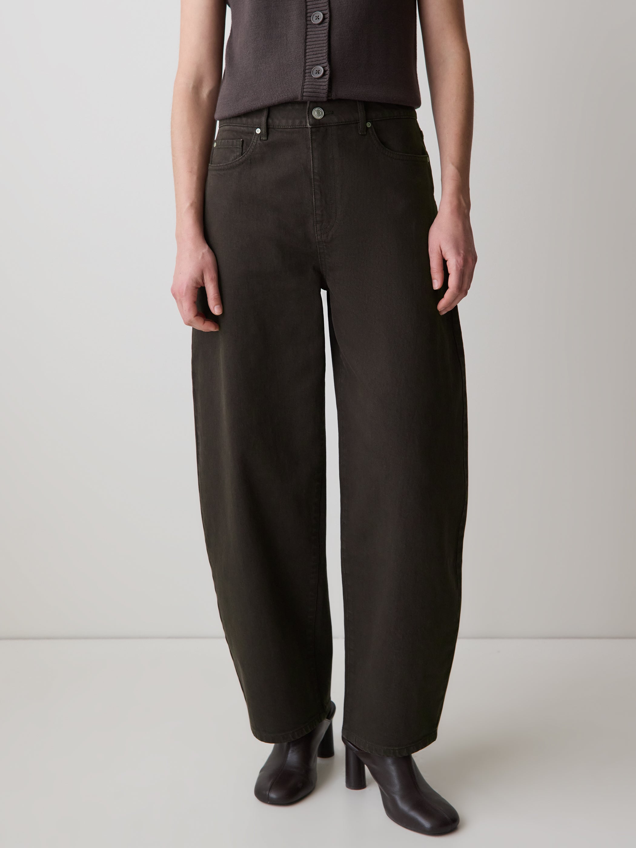 RW&CO High-Rise Barrel Jeans