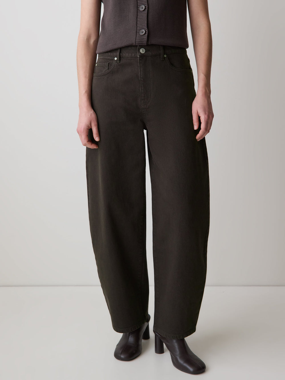 RW&CO High-Rise Barrel Jeans