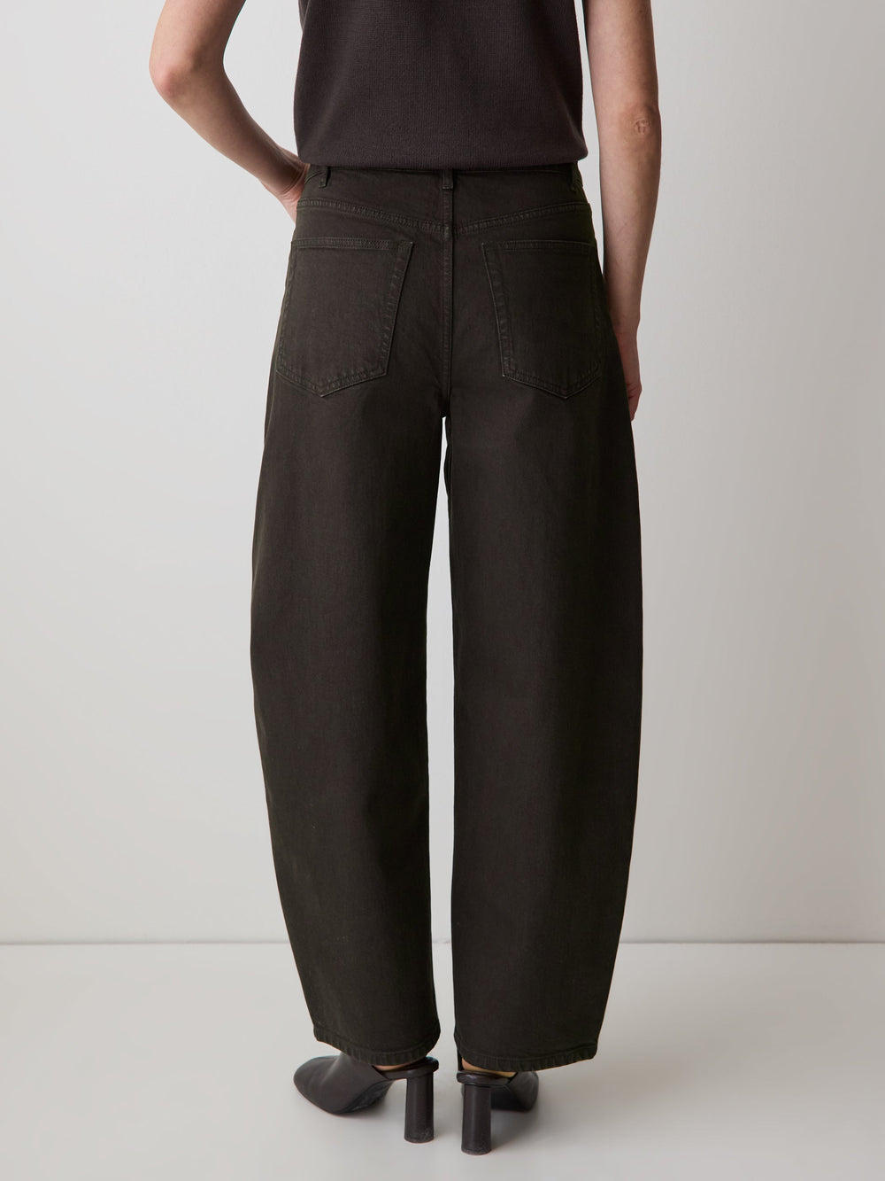 RW&CO High-Rise Barrel Jeans