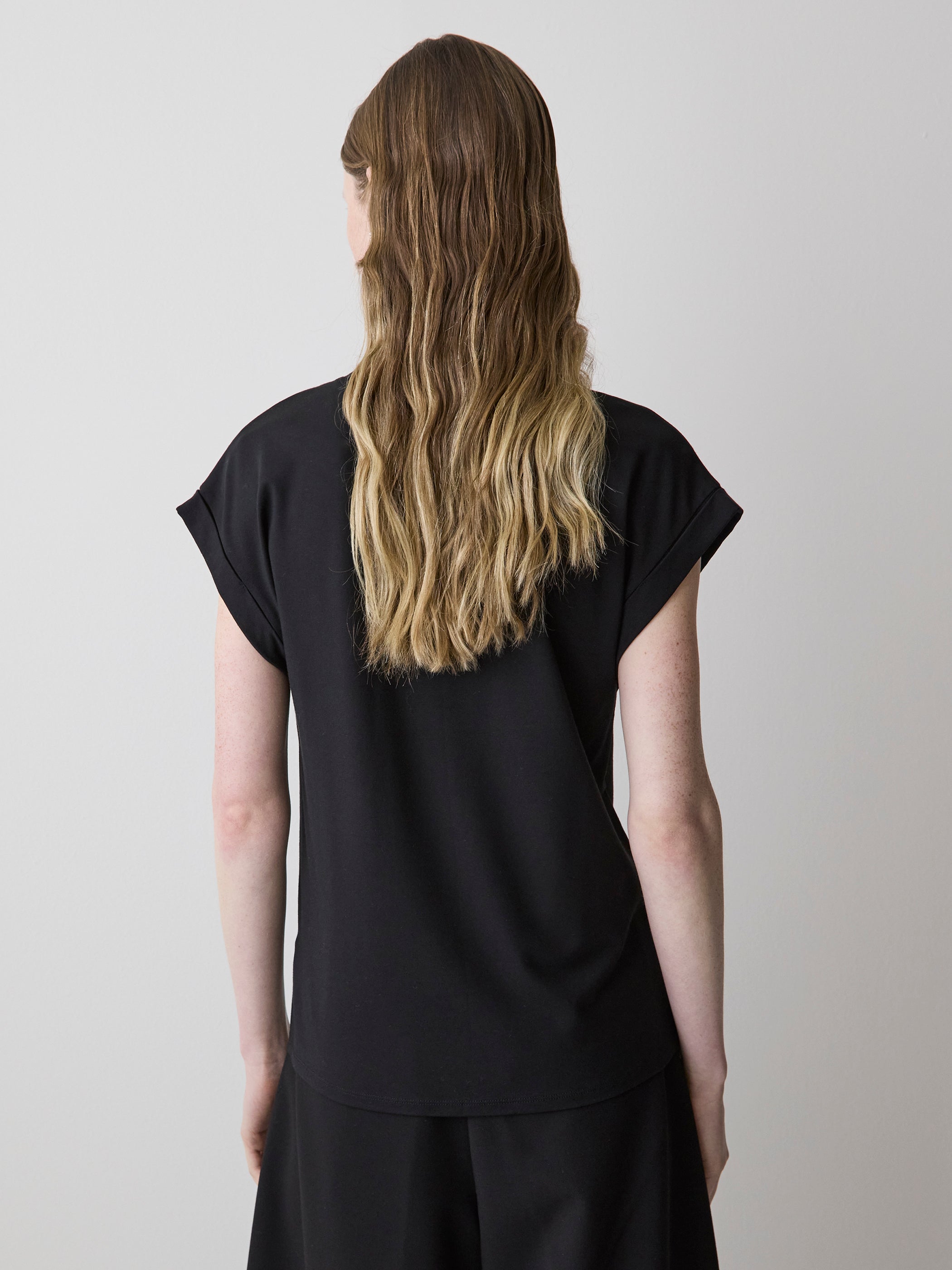 RW&CO Extended-Sleeve Crew-Neck Tee