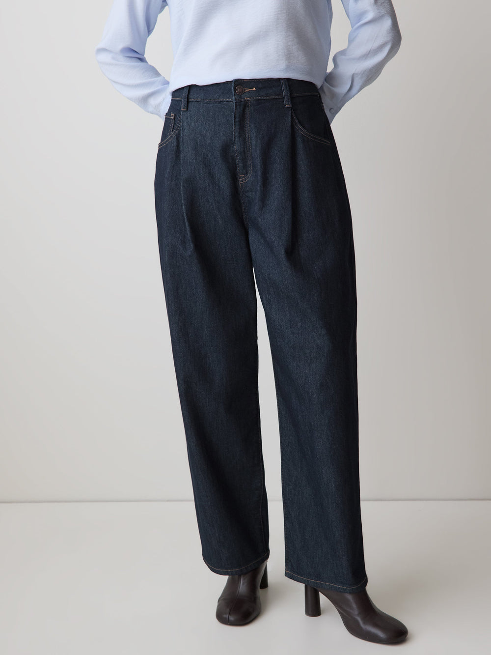 RW&CO High-Rise Barrel Jeans