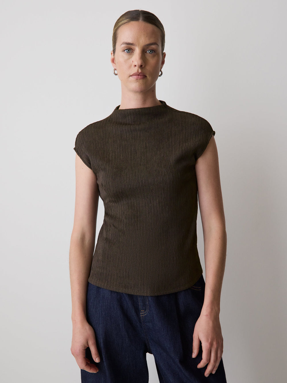 RW&CO Sleeveless Funnel-Neck Textured Top