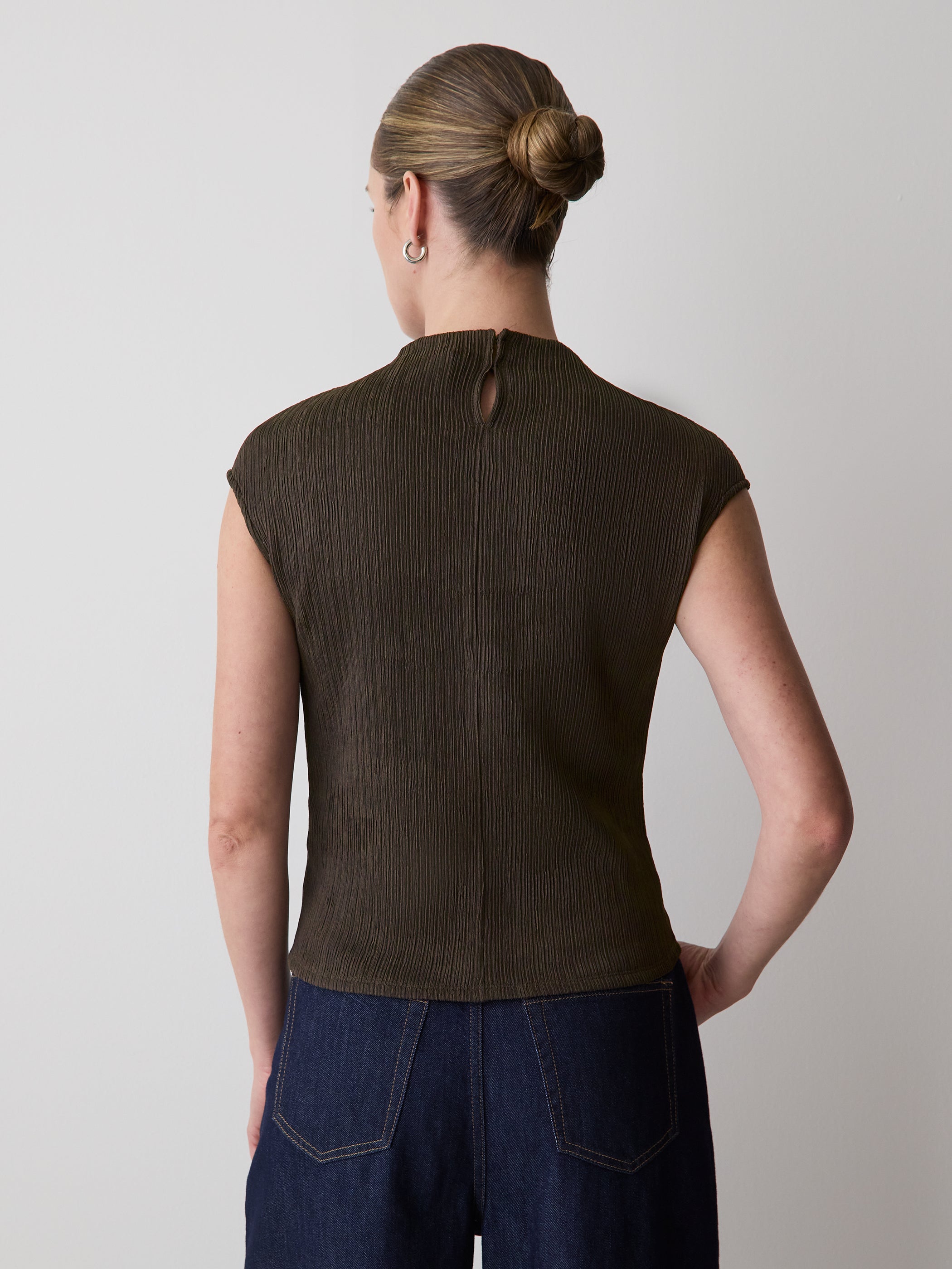 RW&CO Sleeveless Funnel-Neck Textured Top