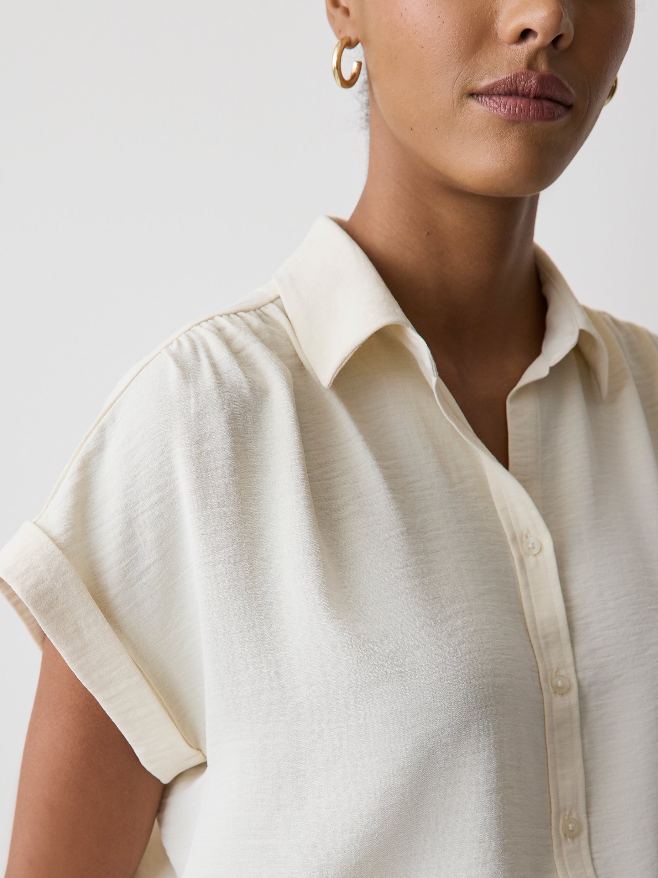 RW&CO Short-Sleeve Buttoned-Down Blouse