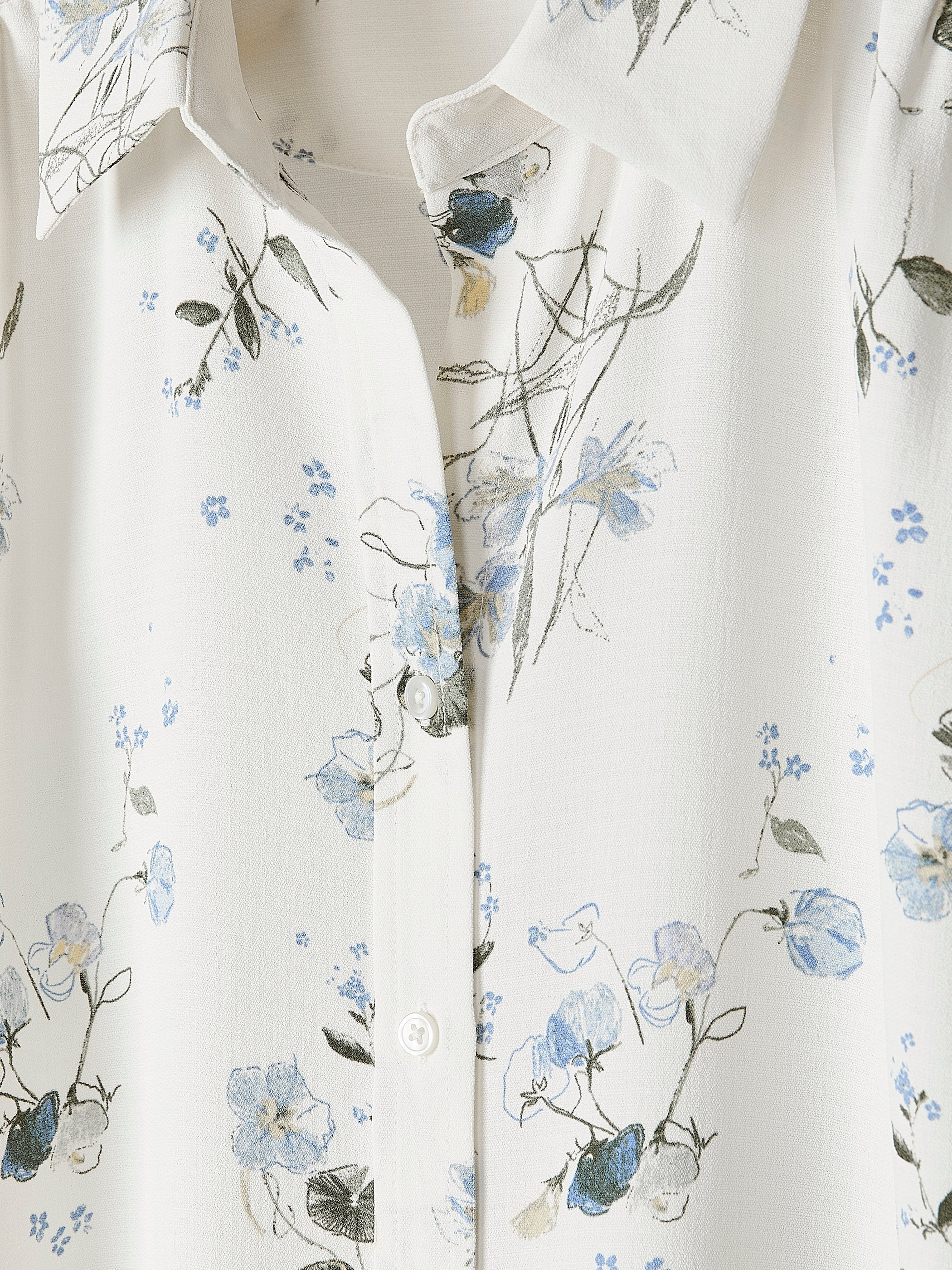 RW&CO Short-Sleeve Buttoned-Down Blouse