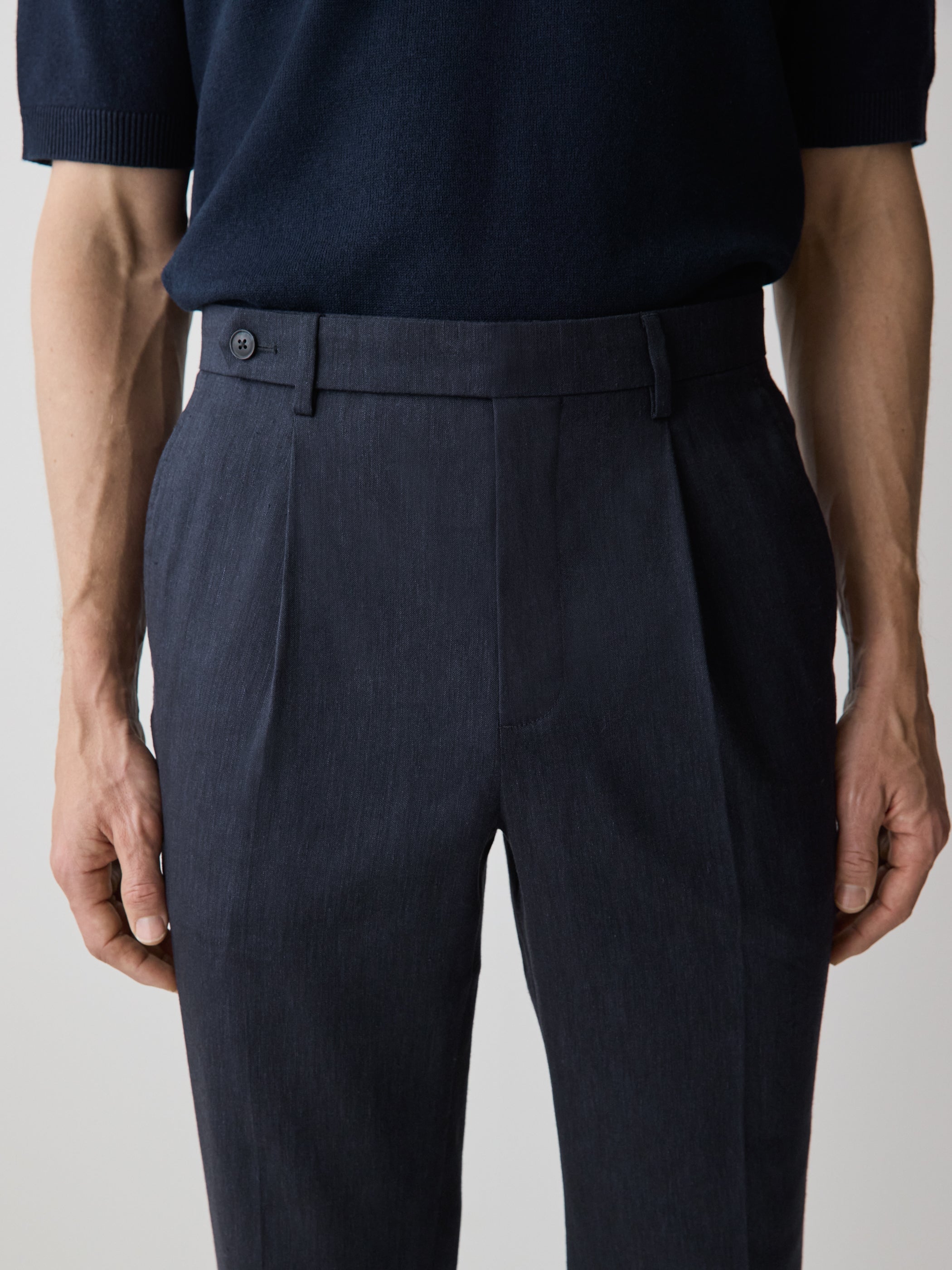 RW&CO Linen-Blend Tapered-Leg Pleated Pant