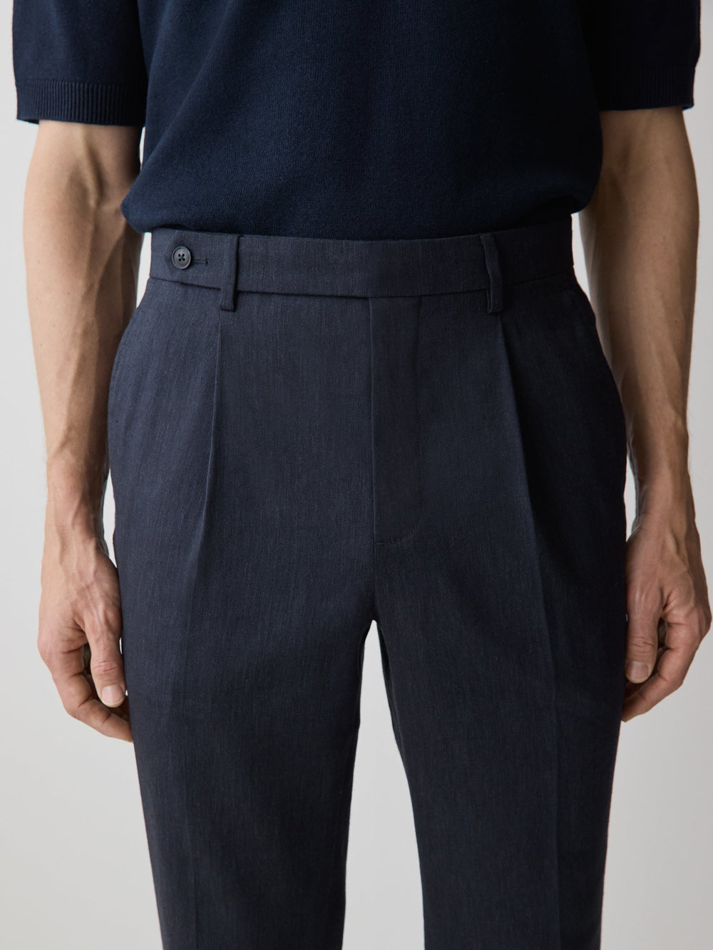 RW&CO Linen-Blend Tapered-Leg Pleated Pant