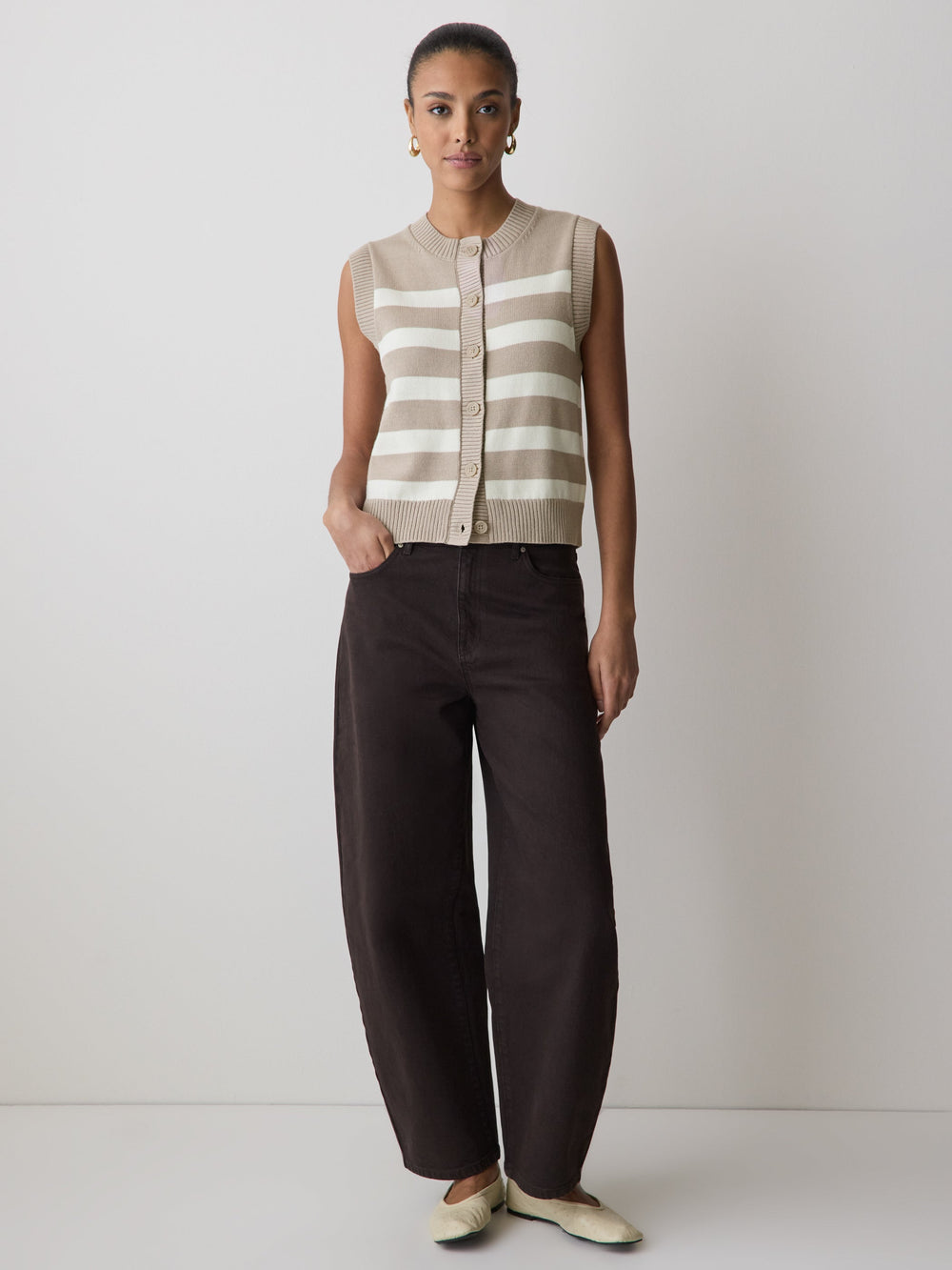 RW&CO Sleeveless Crew-Neck Sweater Vest