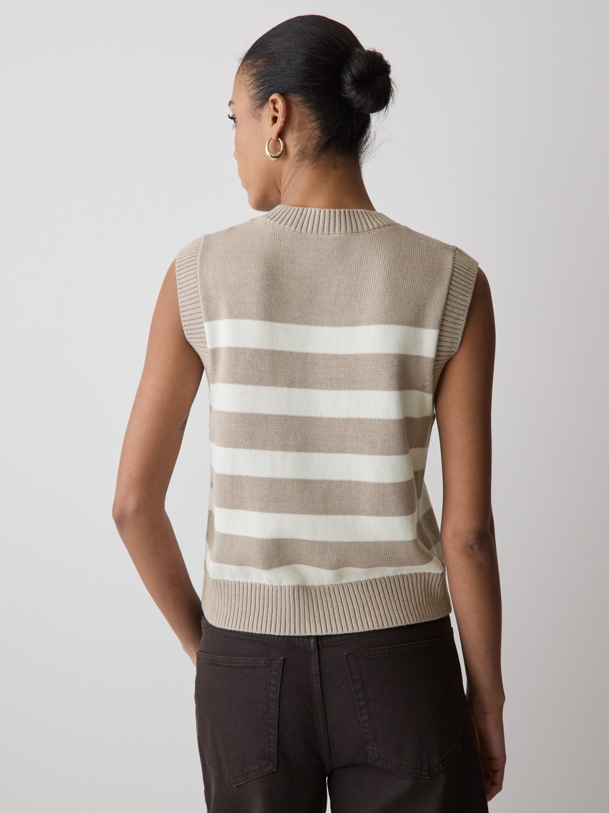 RW&CO Sleeveless Crew-Neck Sweater Vest