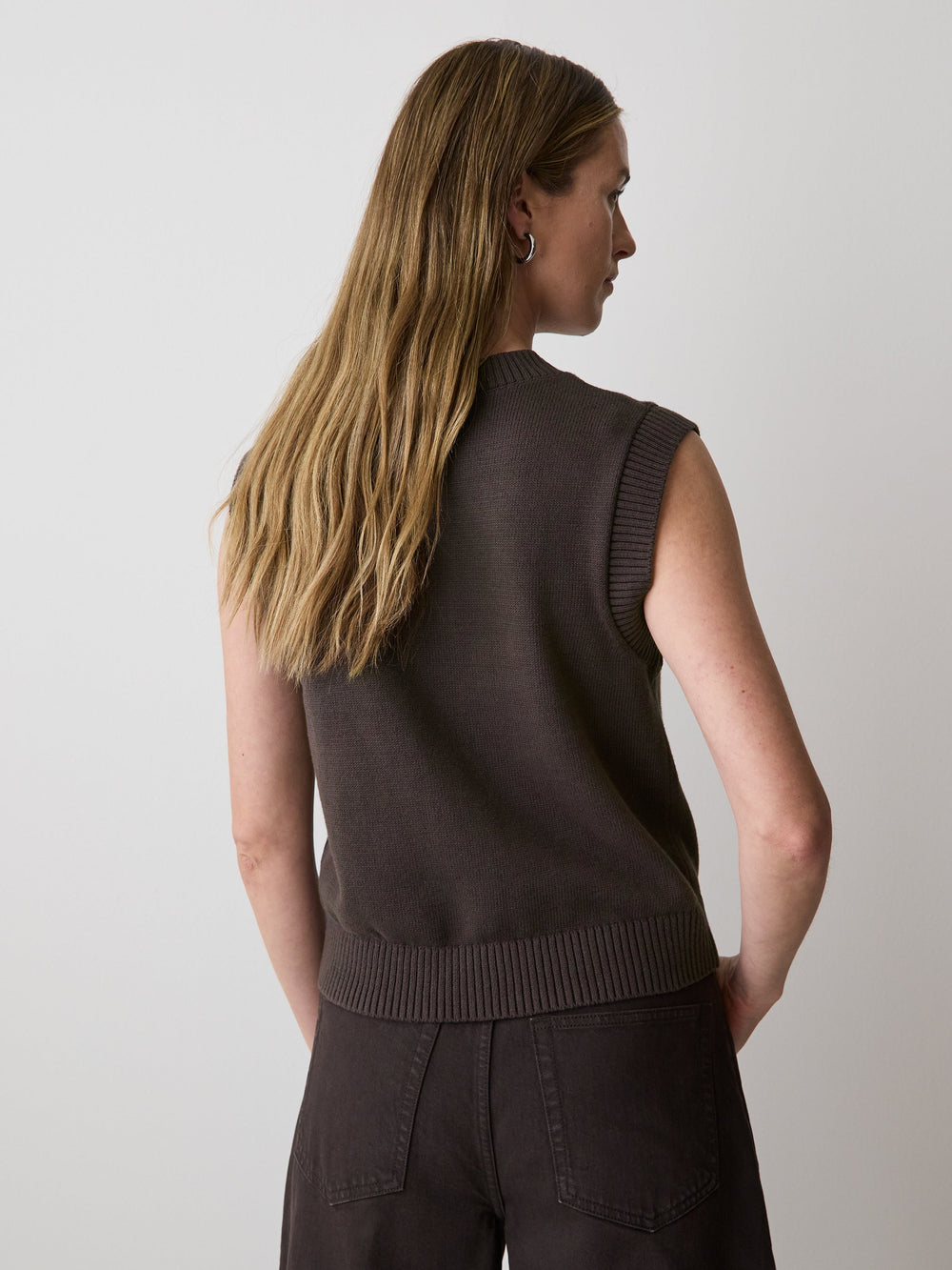 RW&CO Sleeveless Crew-Neck Sweater Vest