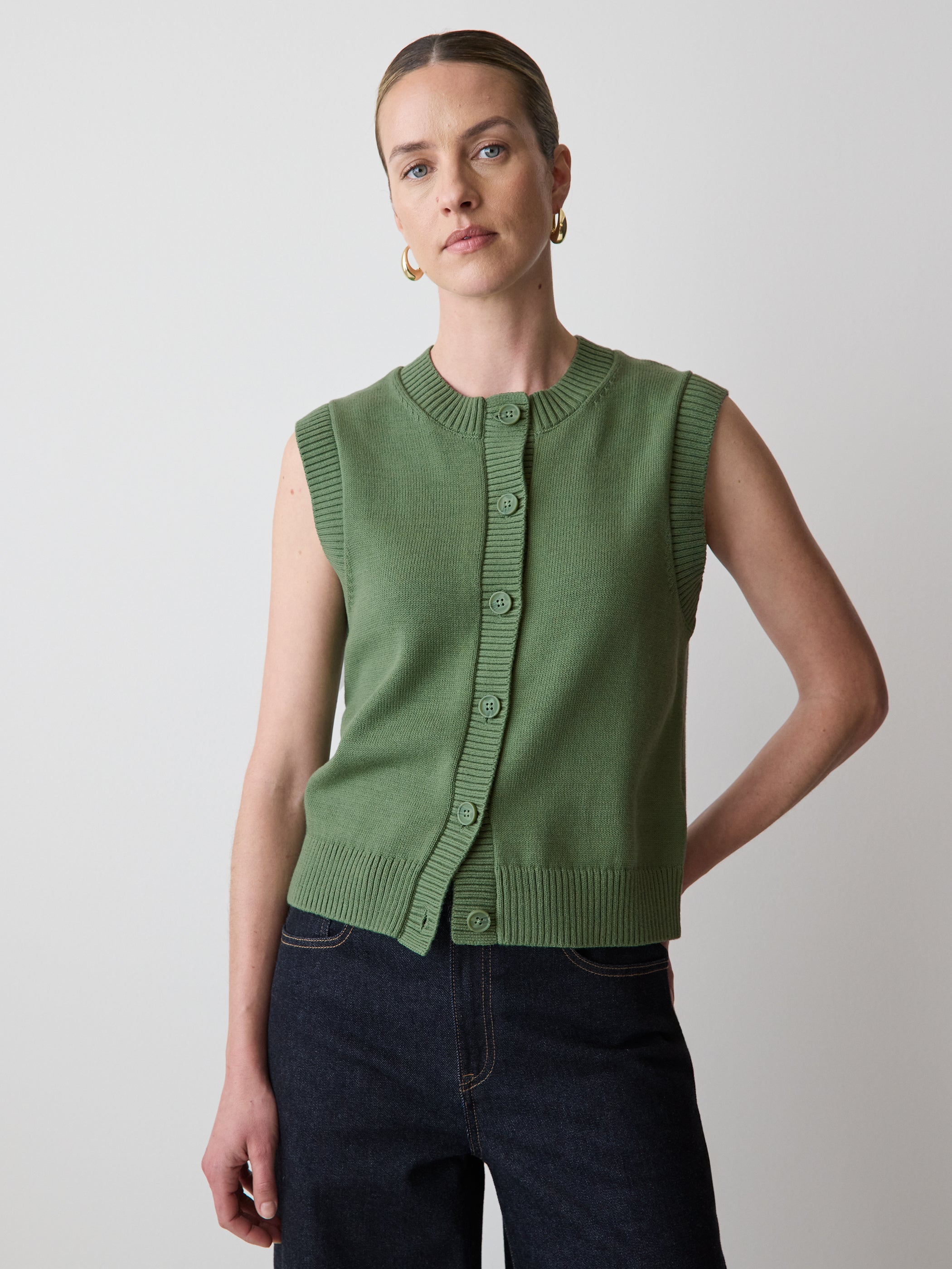 RW&CO Sleeveless Crew-Neck Sweater Vest