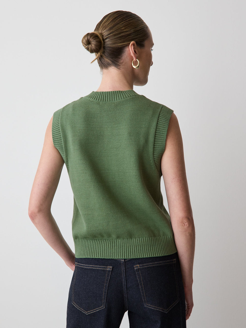 RW&CO Sleeveless Crew-Neck Sweater Vest