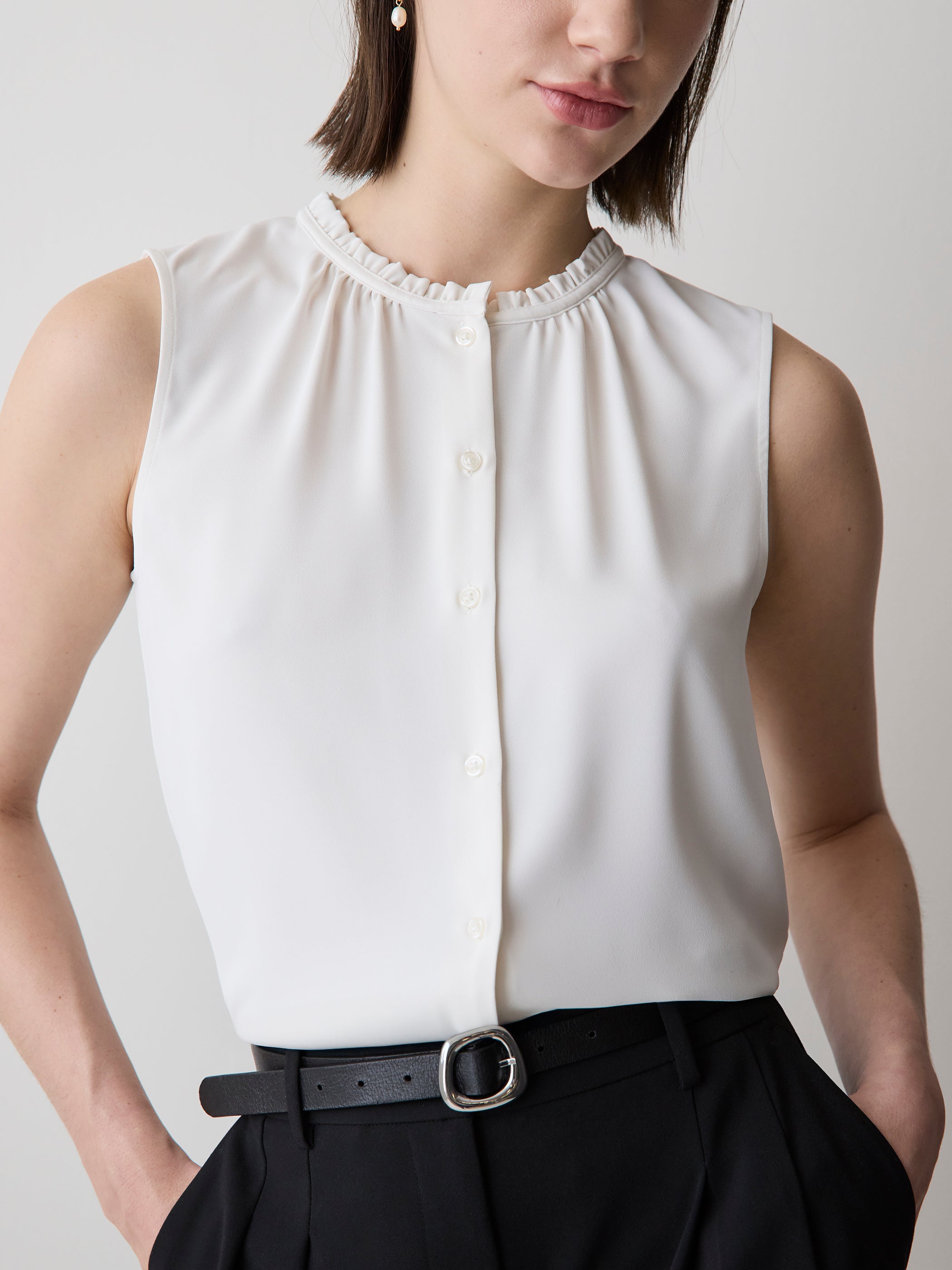 RW&CO Sleeveless Buttoned-Down Blouse