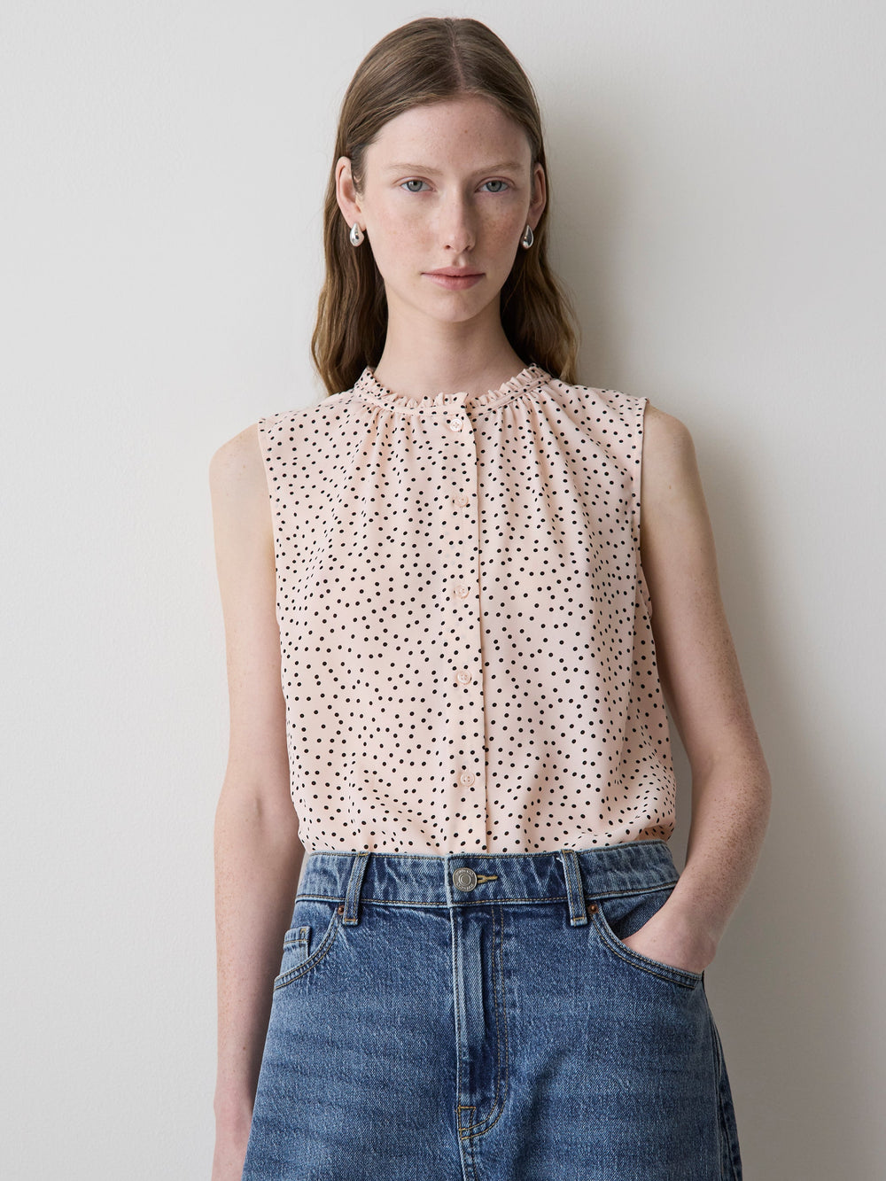 RW&CO Sleeveless Buttoned-Down Blouse with Ruffled Trim