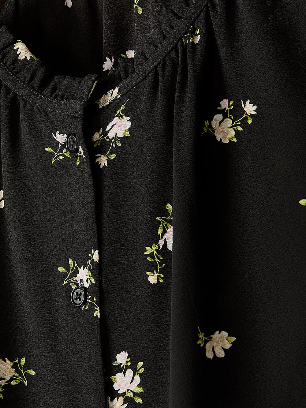 RW&CO Sleeveless Buttoned-Down Blouse with Ruffled Trim
