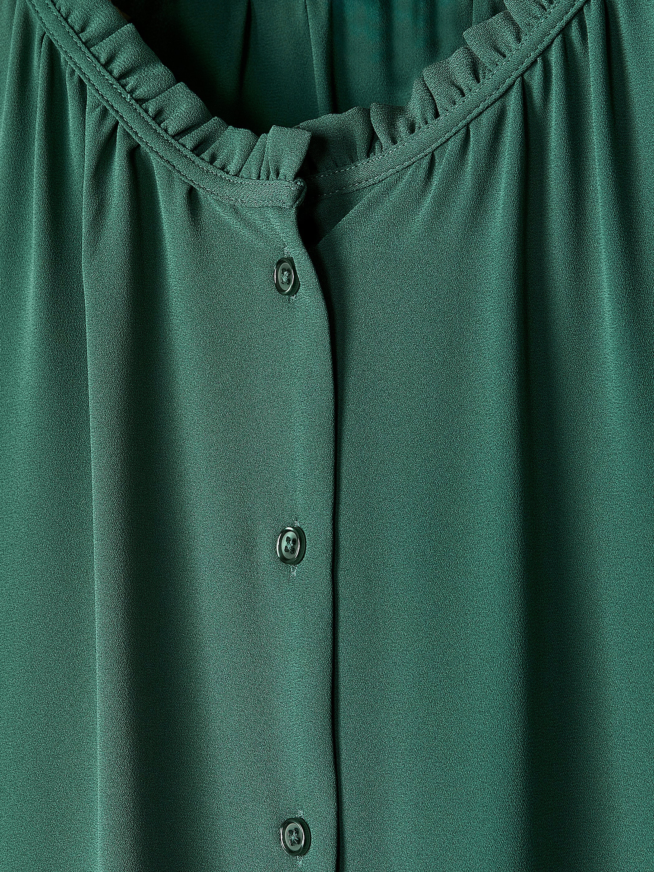 RW&CO Sleeveless Buttoned-Down Blouse with Ruffled Trim