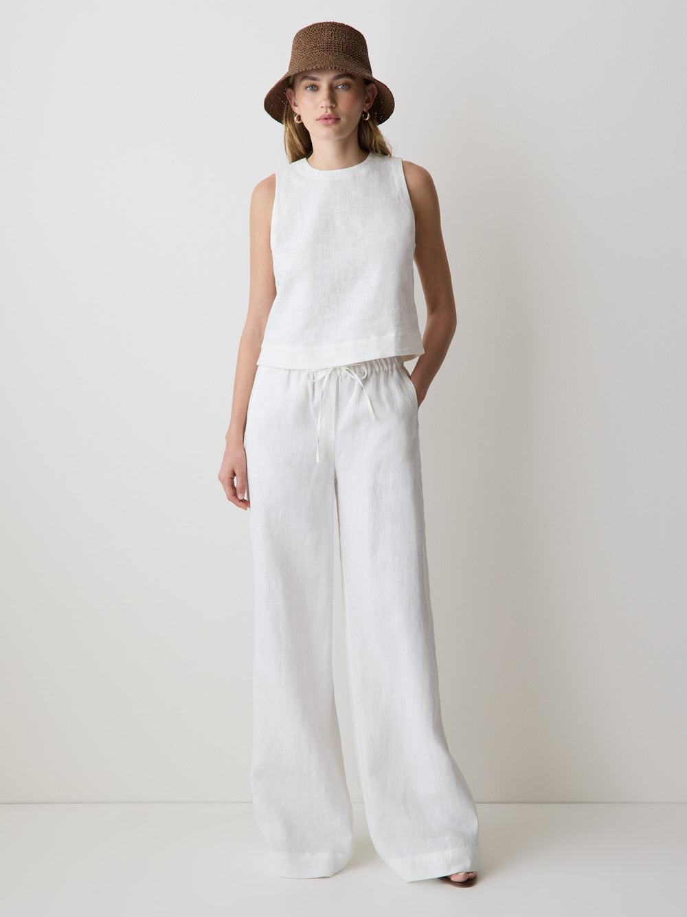 RW&CO Sleeveless Crew-Neck Linen-Blend Blouse