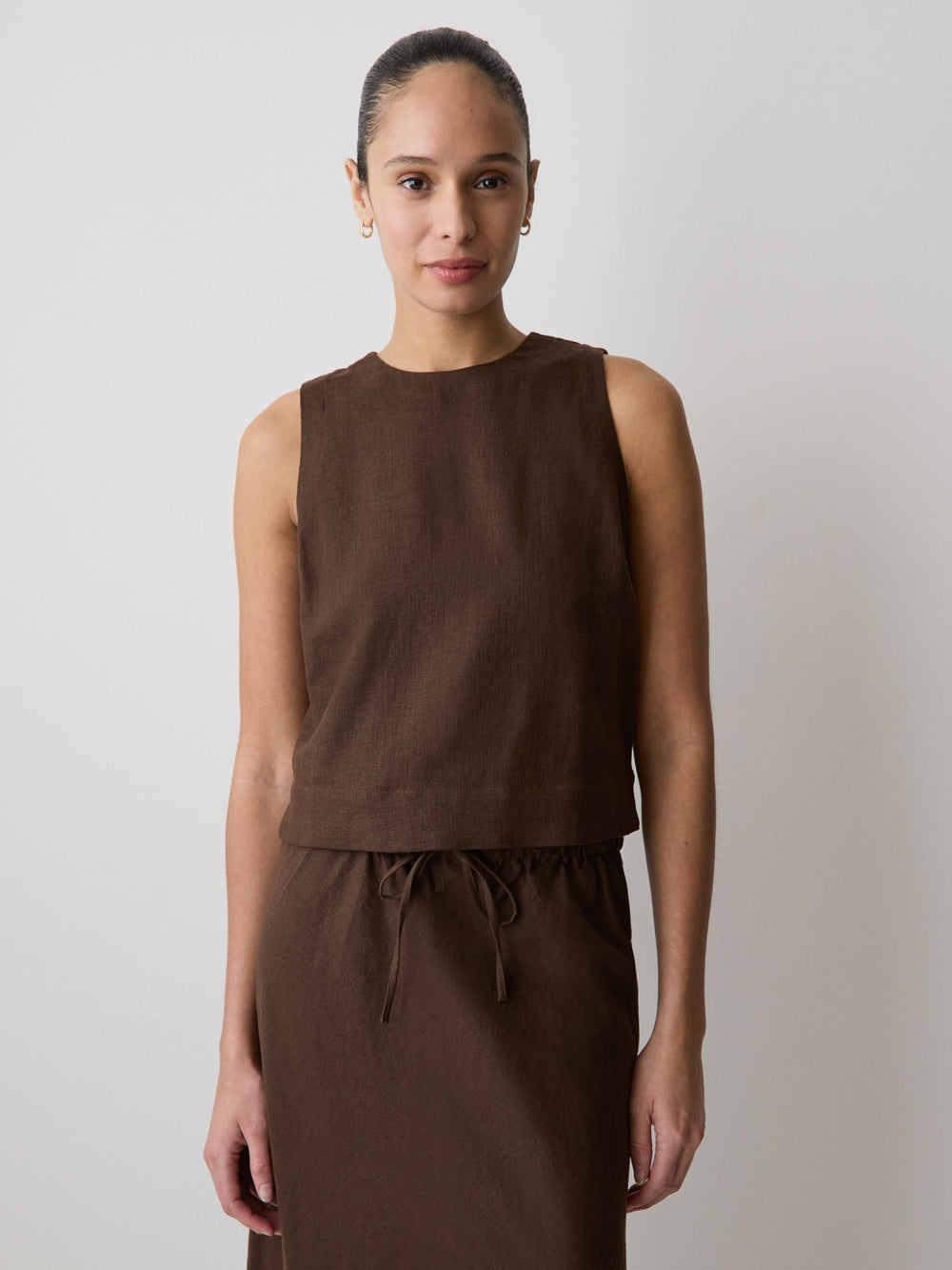 RW&CO Sleeveless Crew-Neck Linen-Blend Blouse